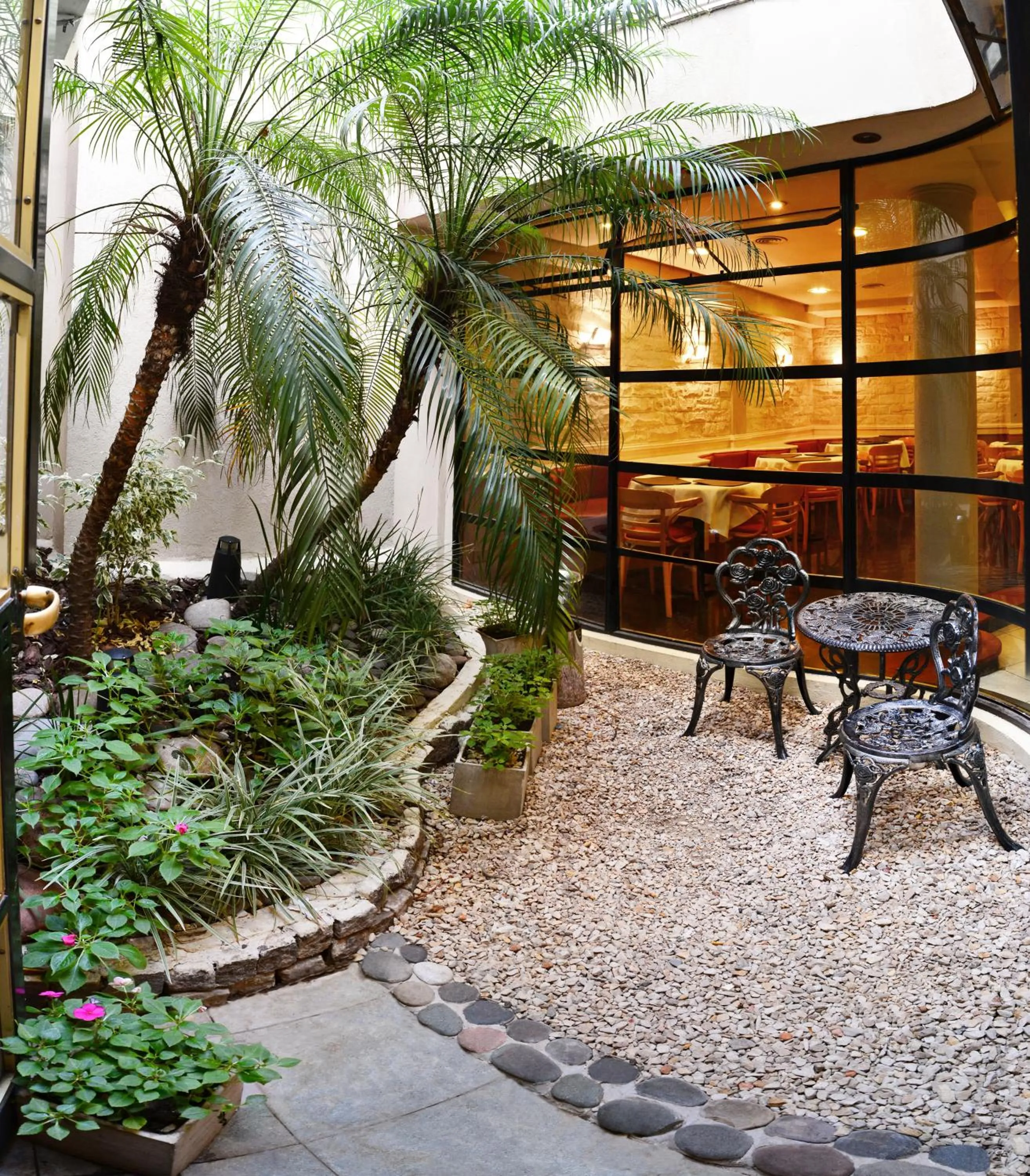 Garden in Sarmiento Palace Hotel