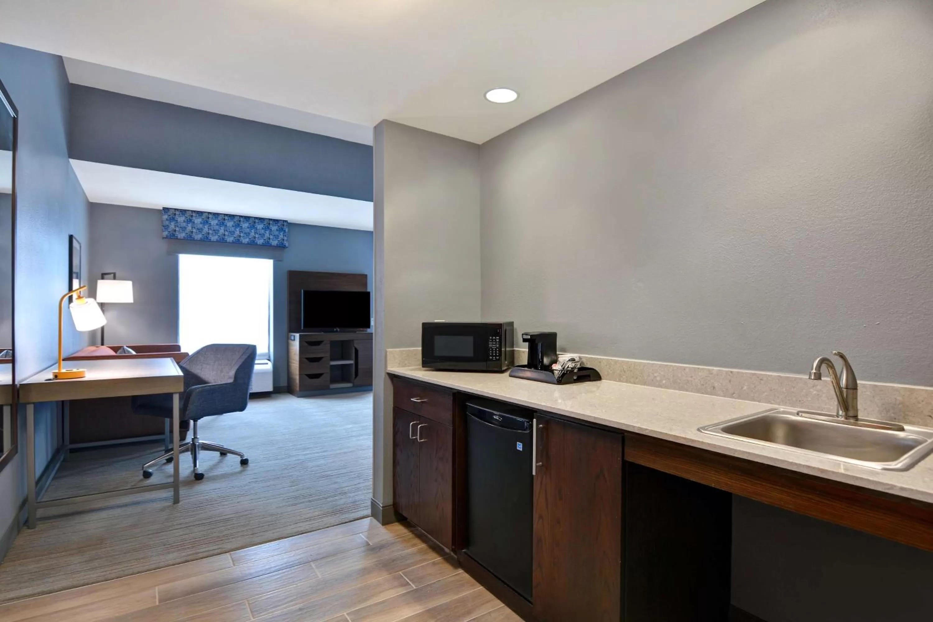 Bedroom in Hampton Inn & Suites Clearwater St Petersburg Ulmerton Road FL