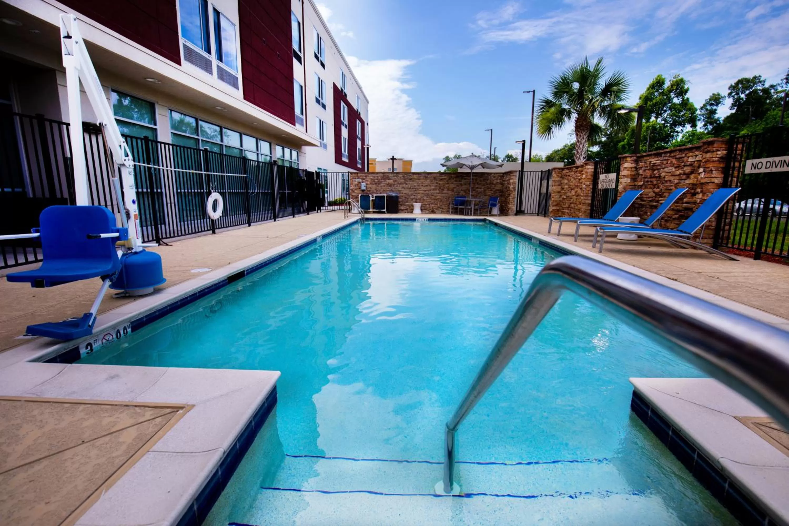 Swimming pool in SpringHill Suites by Marriott Baton Rouge Gonzales