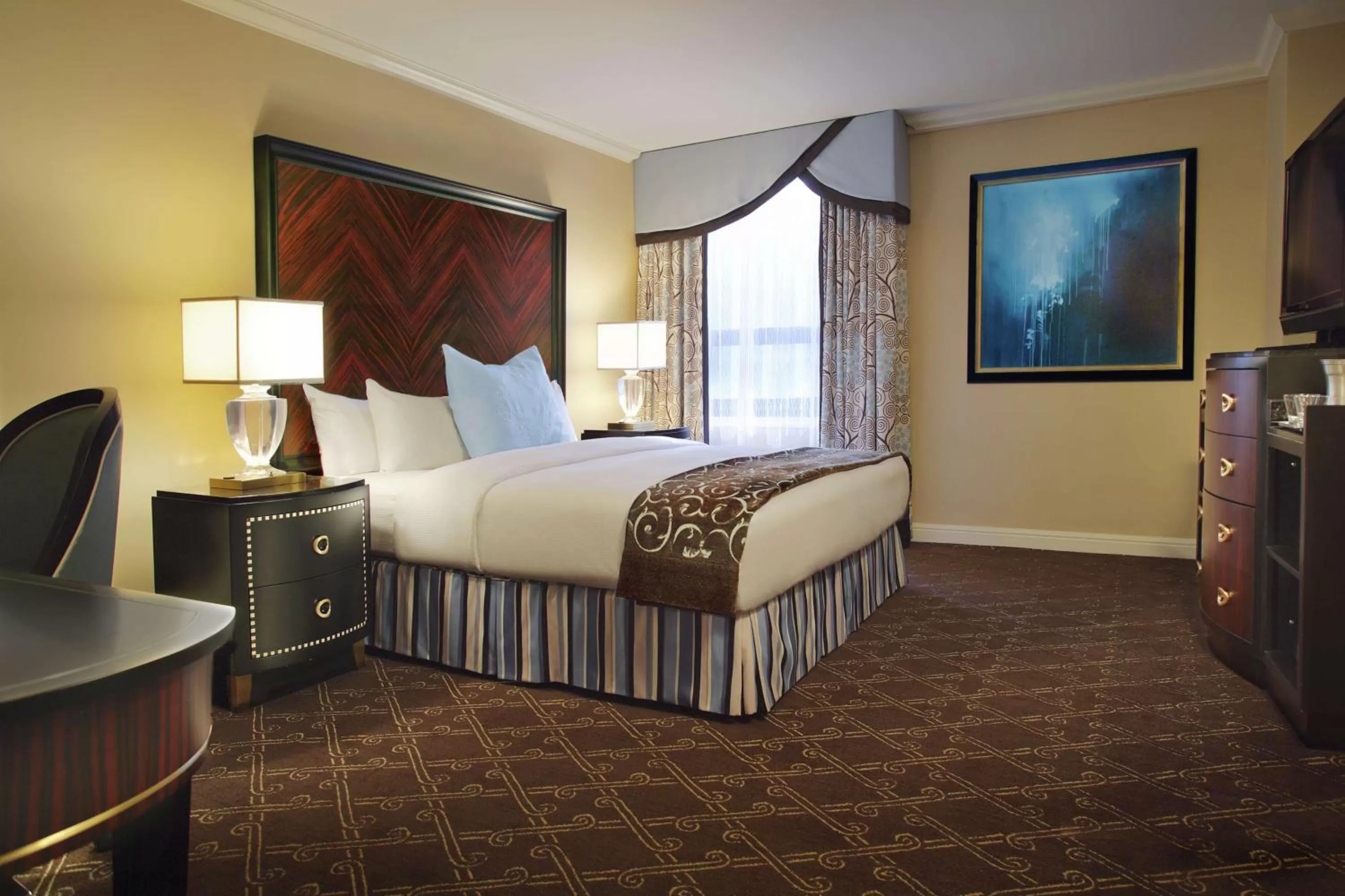 Bed in The Palmer House Hilton