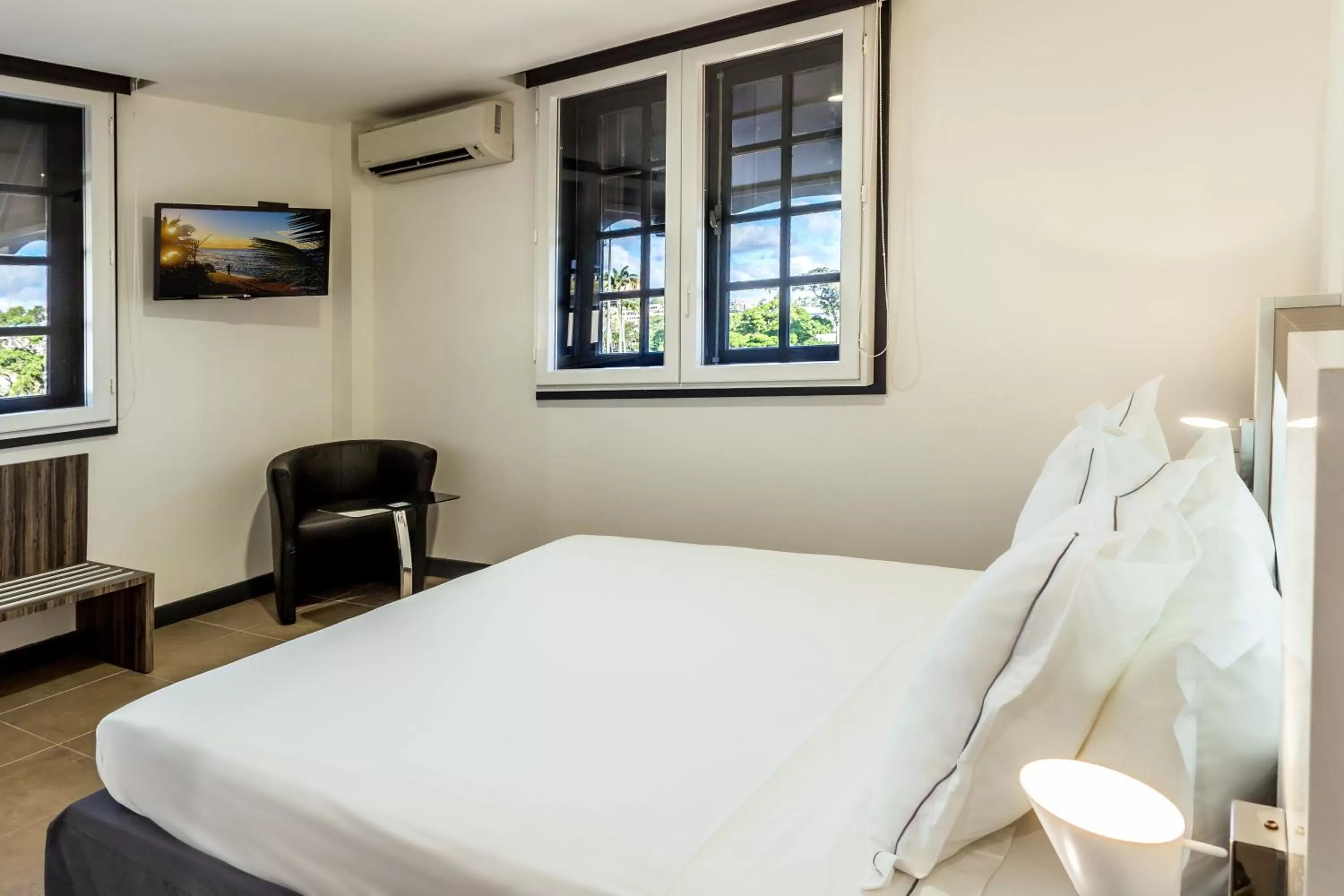 Photo of the whole room, Bed in Residence Fort Savane