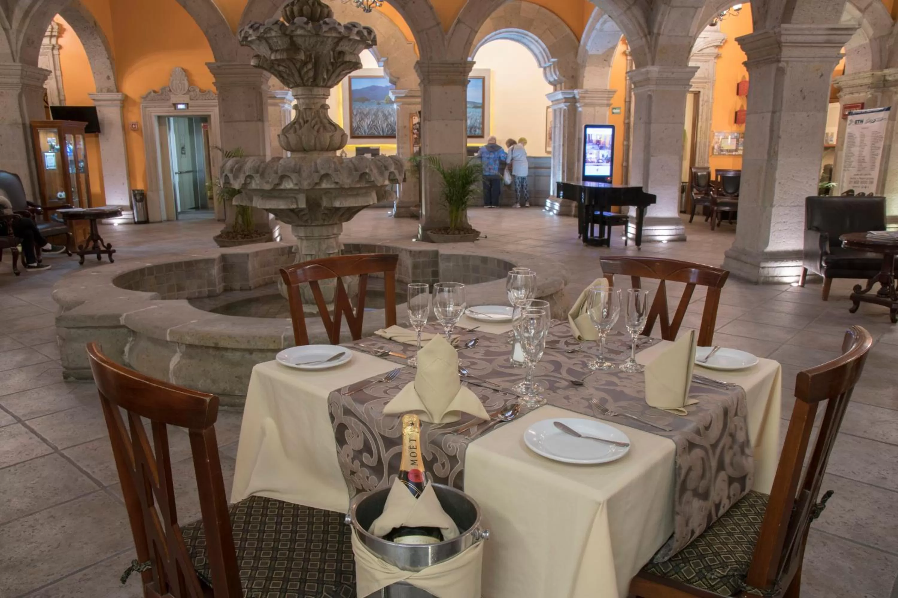 Restaurant/places to eat in Hotel Morales Historical & Colonial Downtown Core