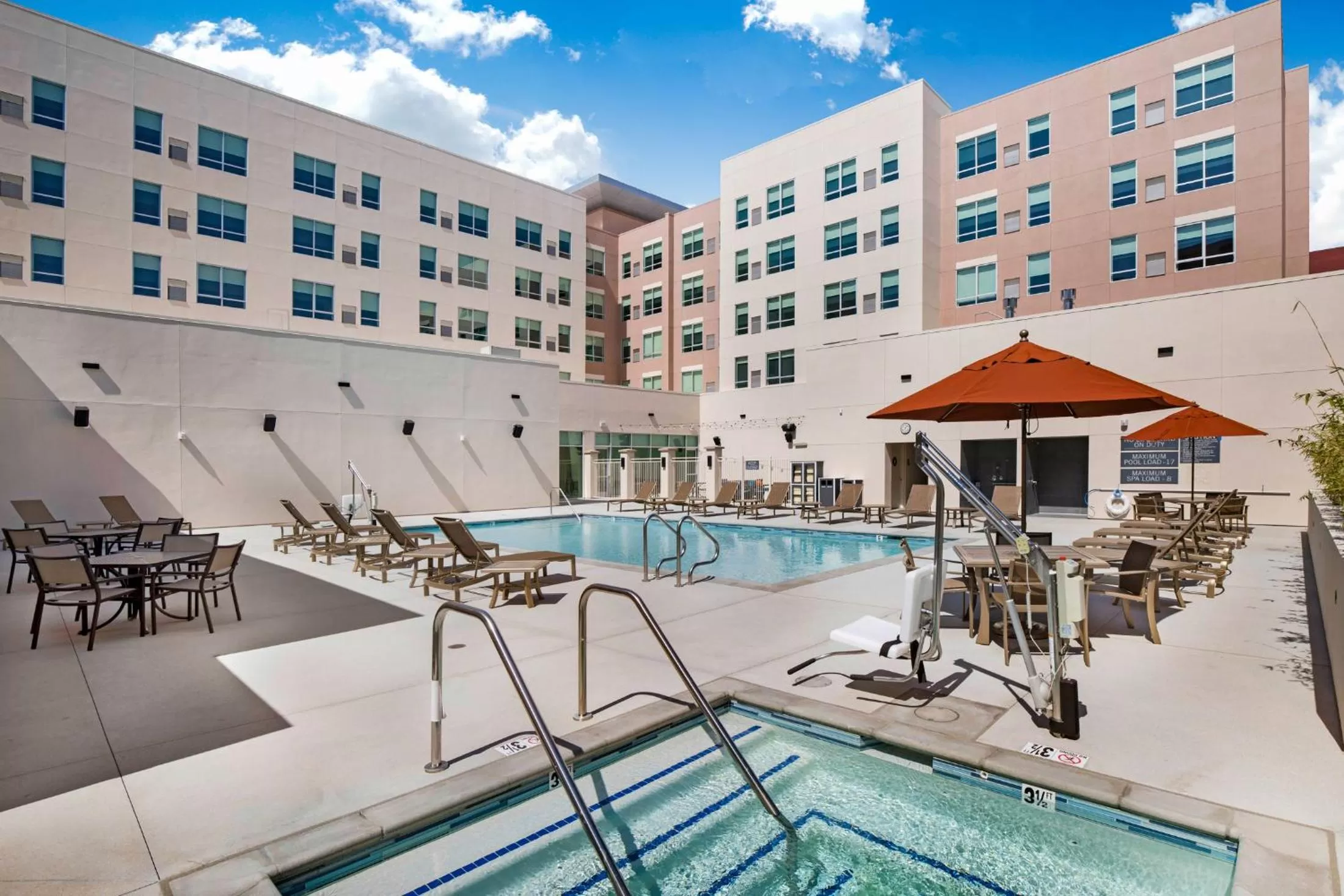 Swimming pool in Hyatt House LA - University Medical Center