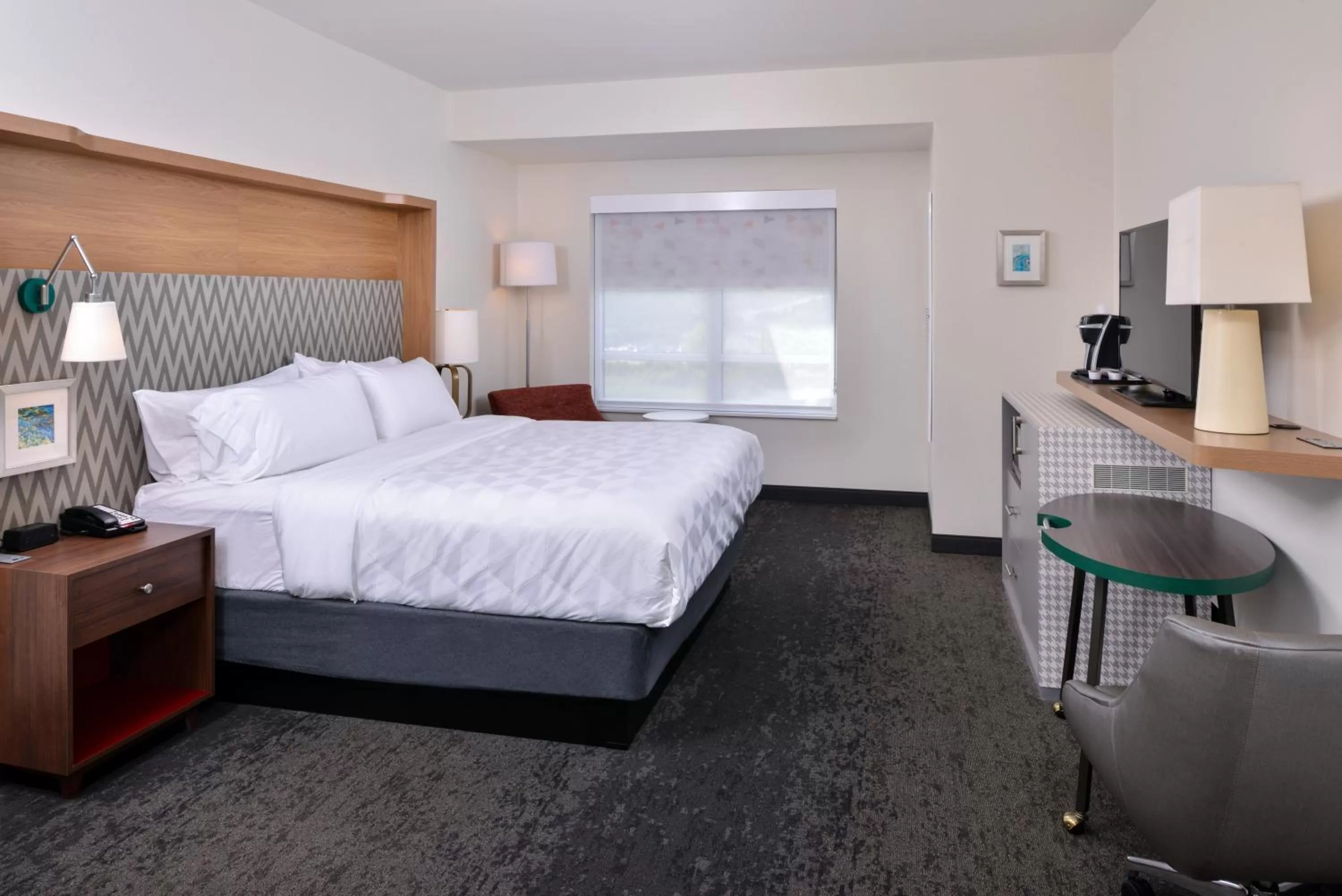 Bed in Holiday Inn & Suites - Farmington Hills - Detroit NW by IHG