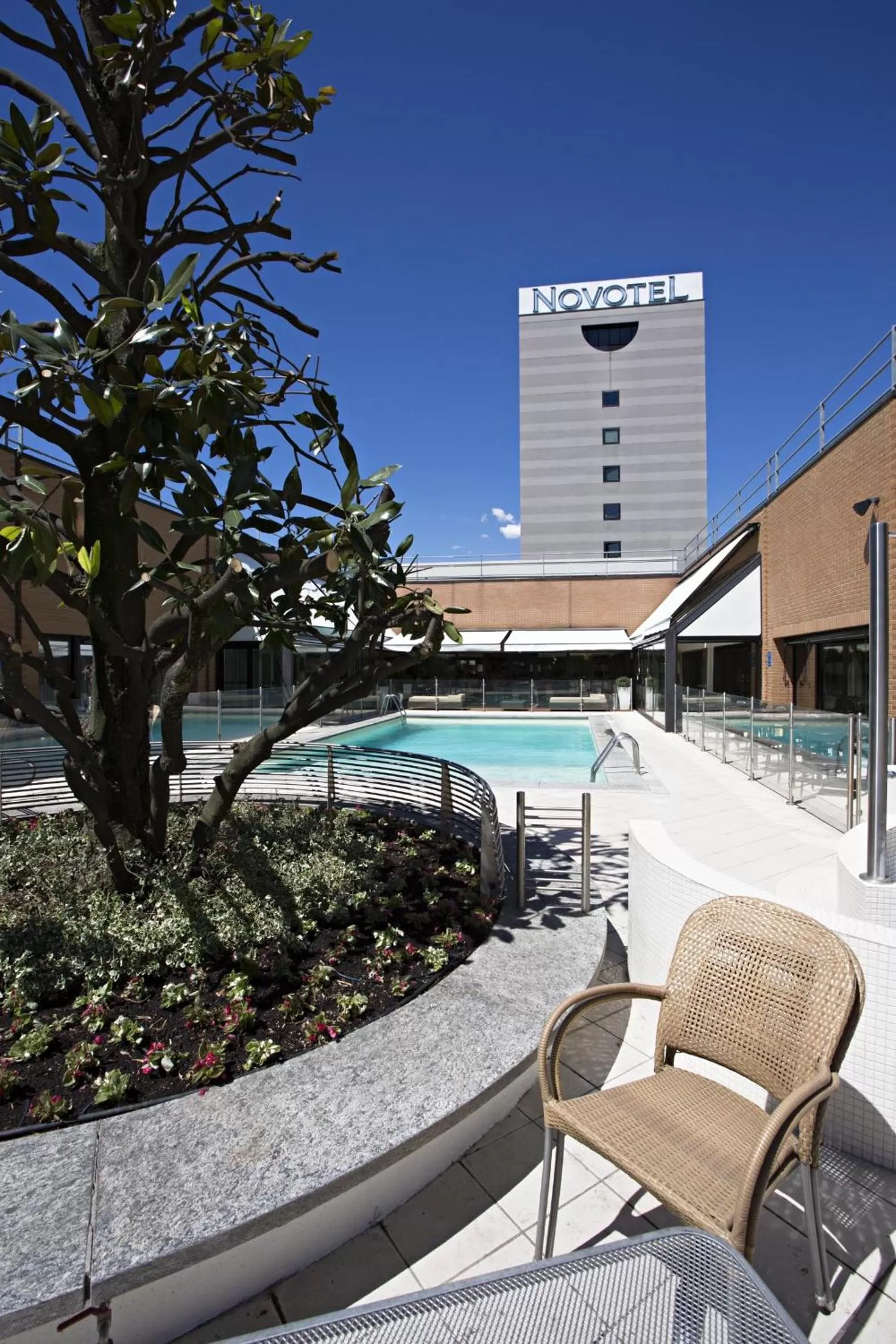 Swimming pool in Novotel Milano Linate Aeroporto