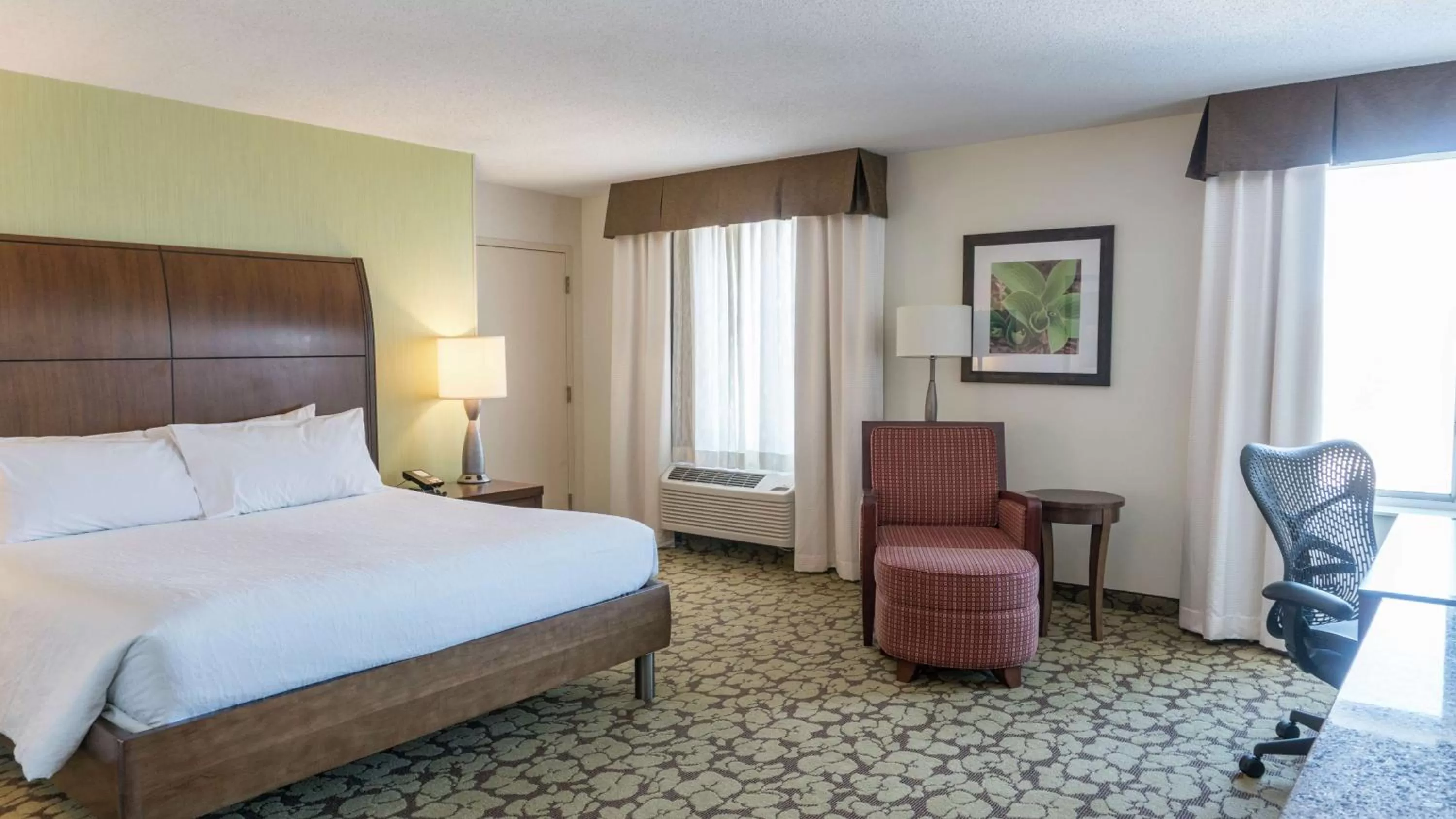 Bedroom, Bed in Hilton Garden Inn Plymouth