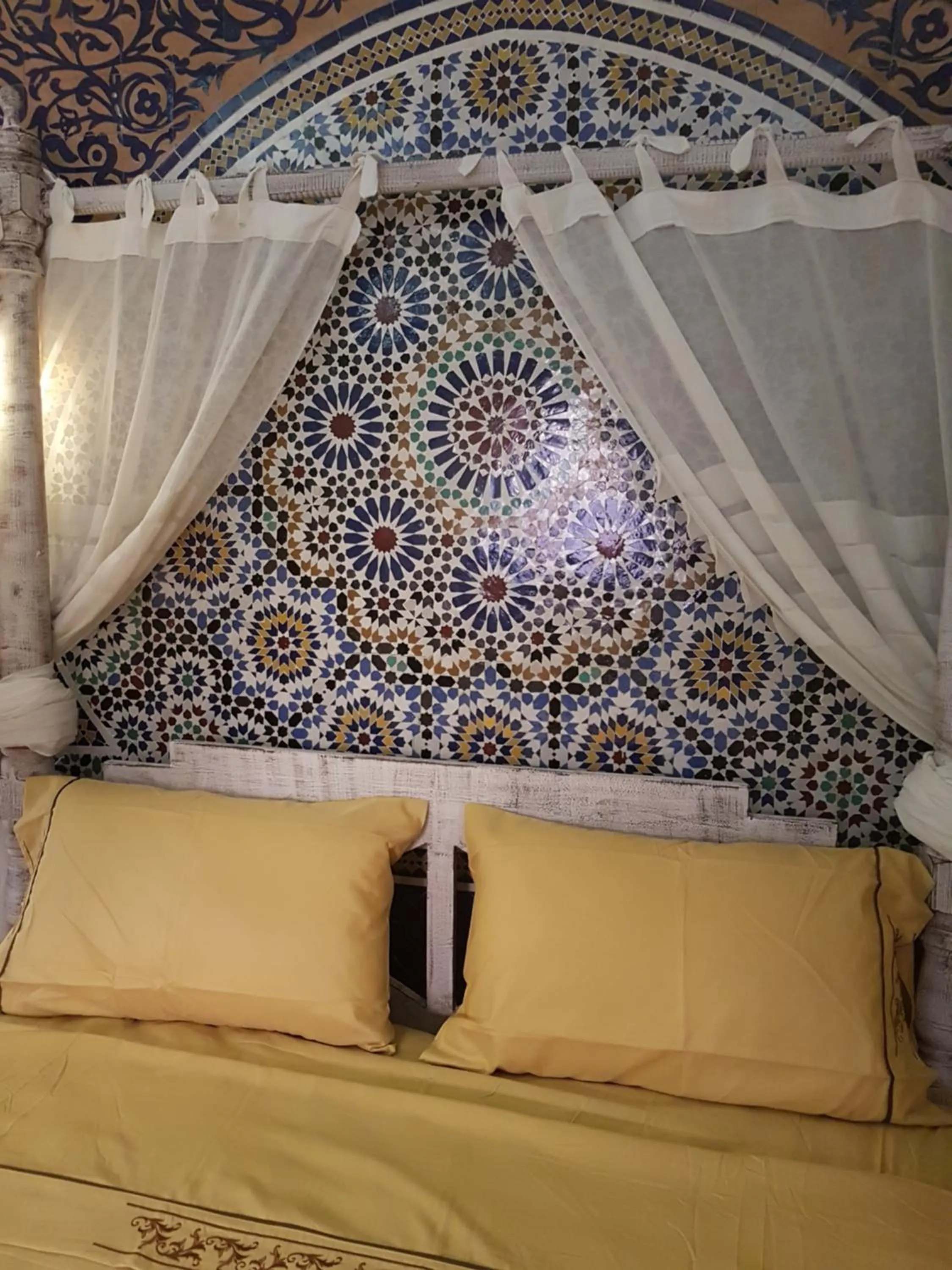 Photo of the whole room, Bed in Riad Eloise