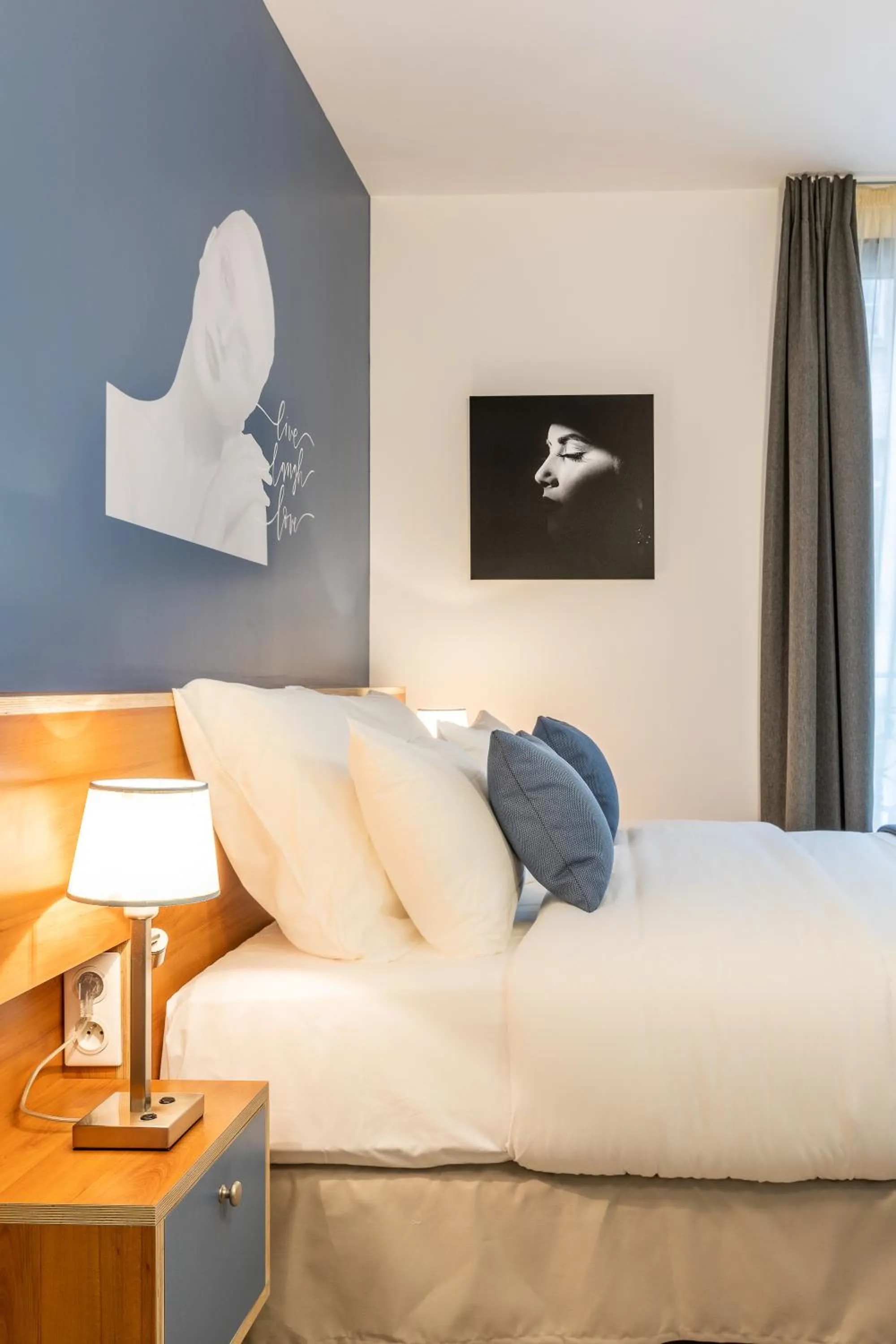 Bed in Hôtel Villa Eiffel Mademoiselle