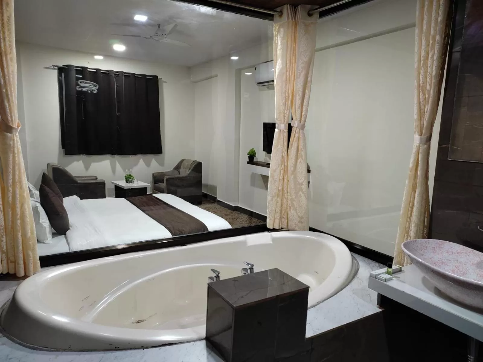 Bedroom, Bed in Hotel Jurkis, Kolhapur