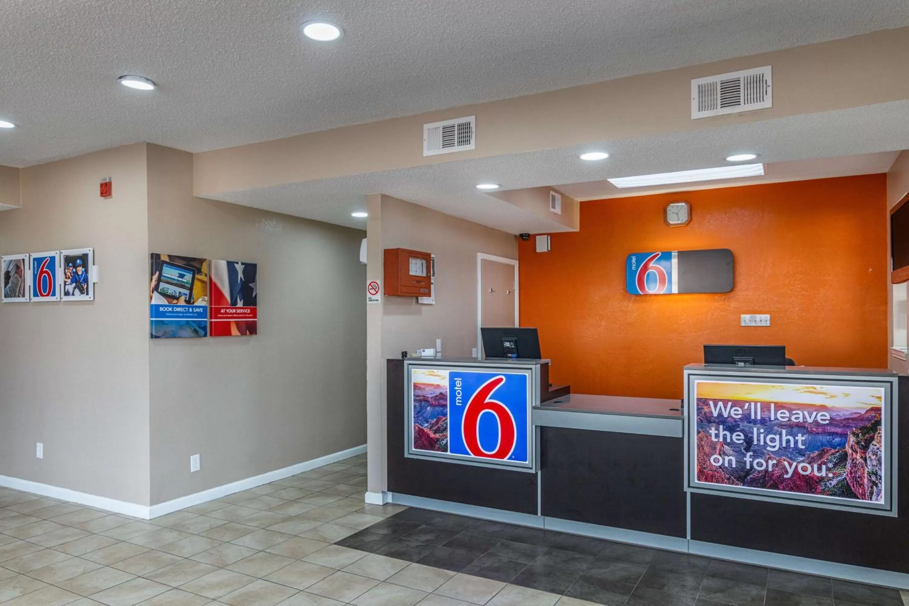 Communal lounge/ TV room in Motel 6-Waxahachie, TX