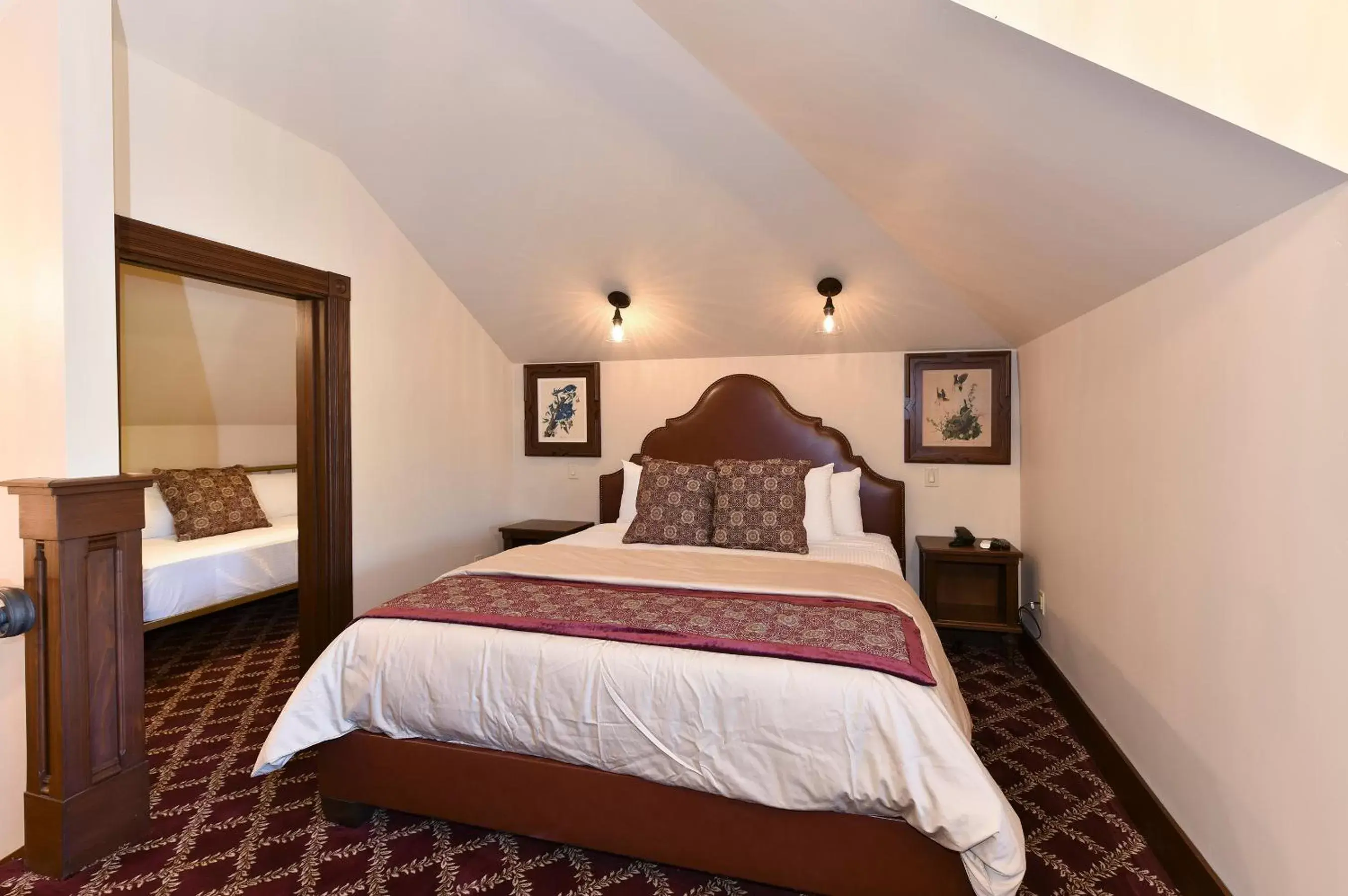 Deluxe King Suite in Blackbird Inn Deluxe King Suite in Blackbird Inn