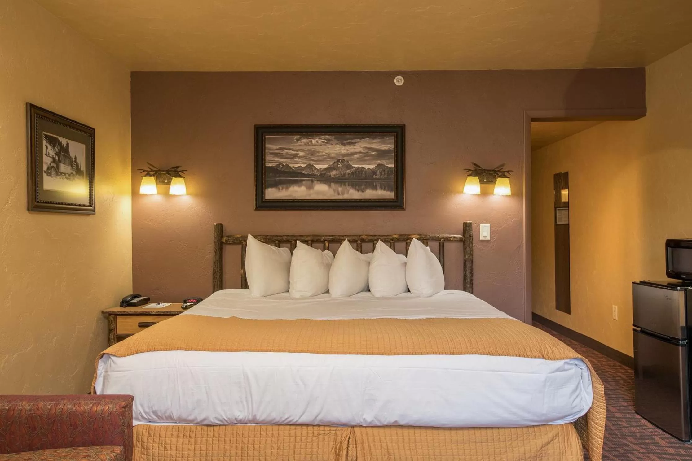 Bedroom, Bed in Elk Country Inn