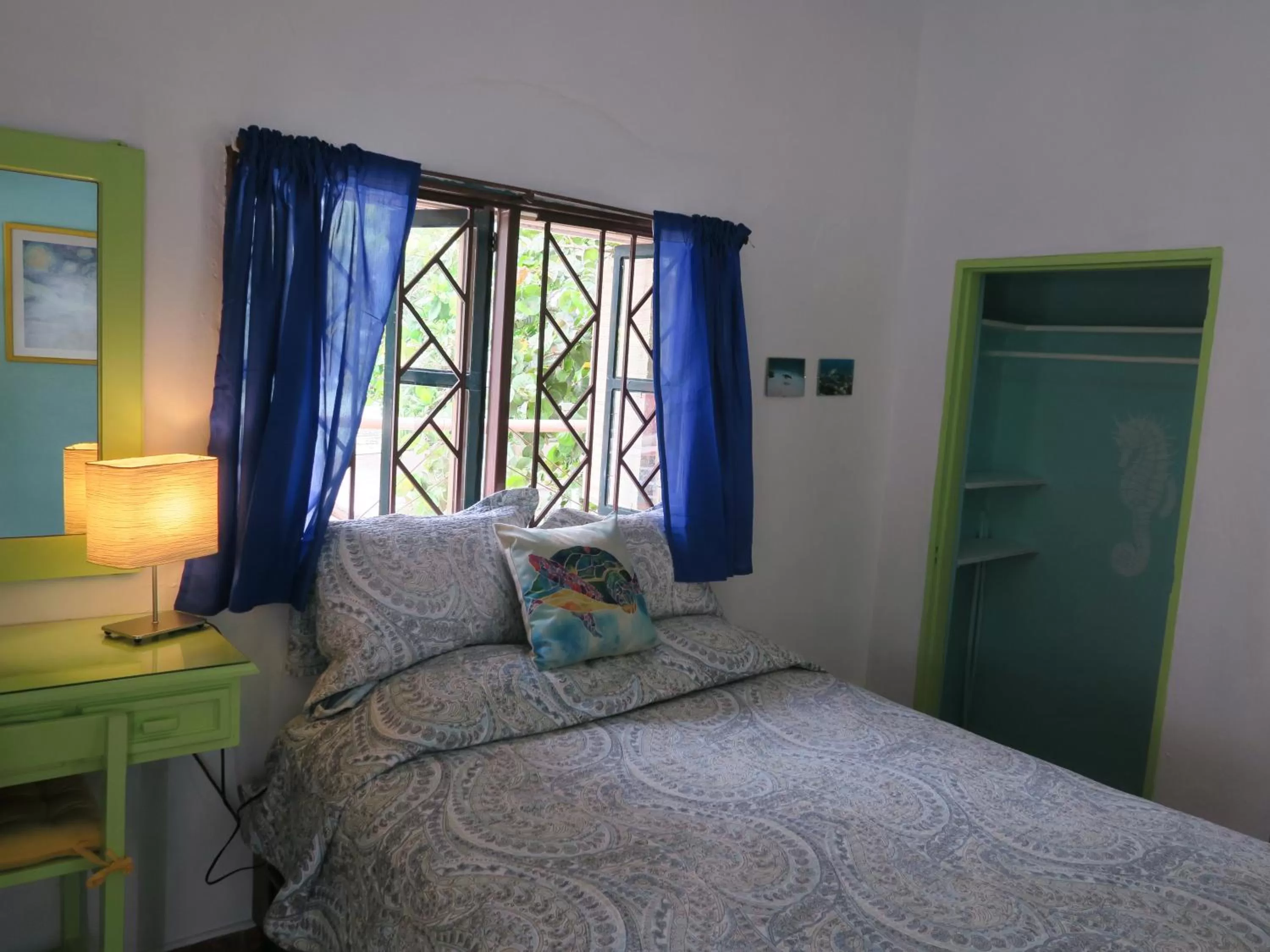 Decorative detail, Bed in Hotel Club Rolling Stone