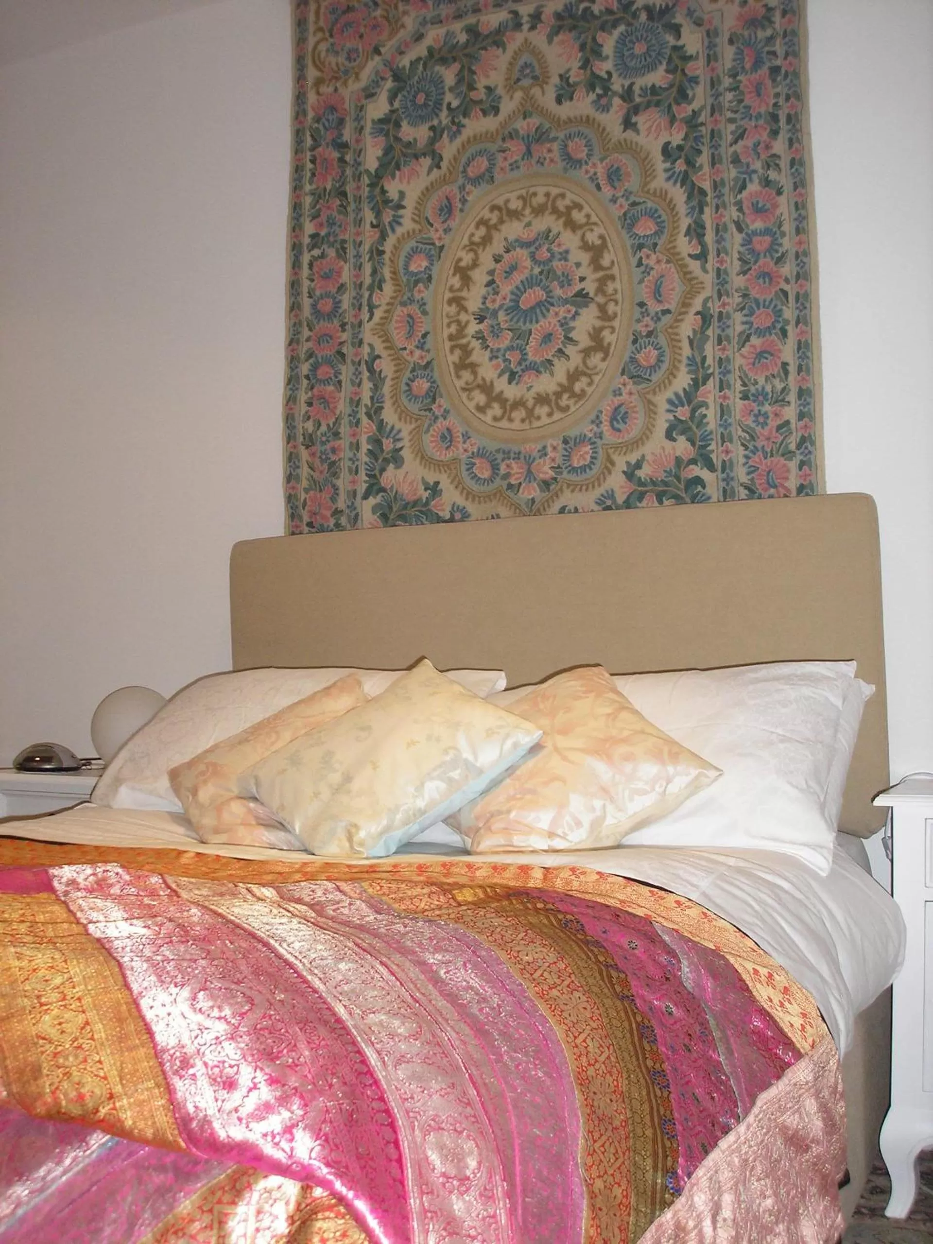 Bed in Woodland Views