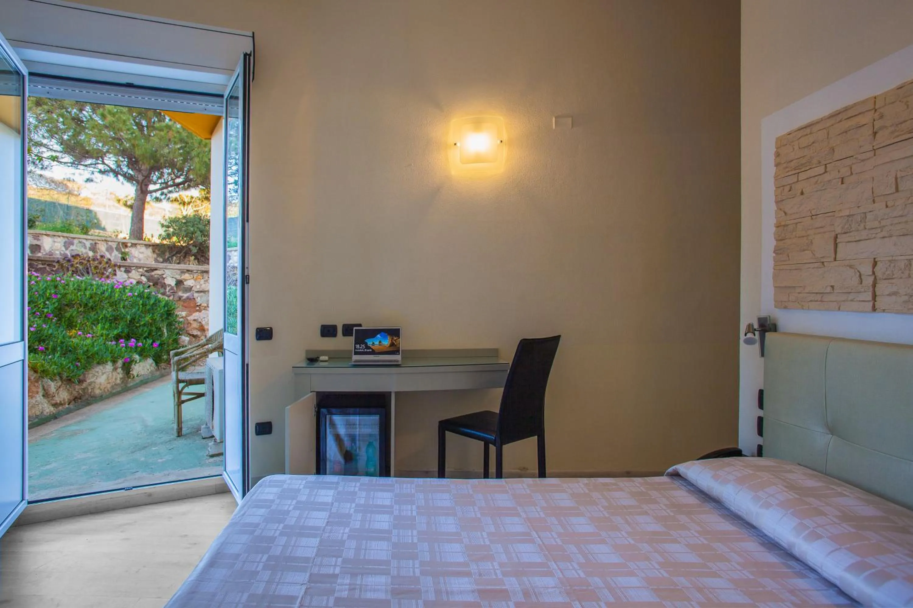 Photo of the whole room, Bed in Hotel Calamosca