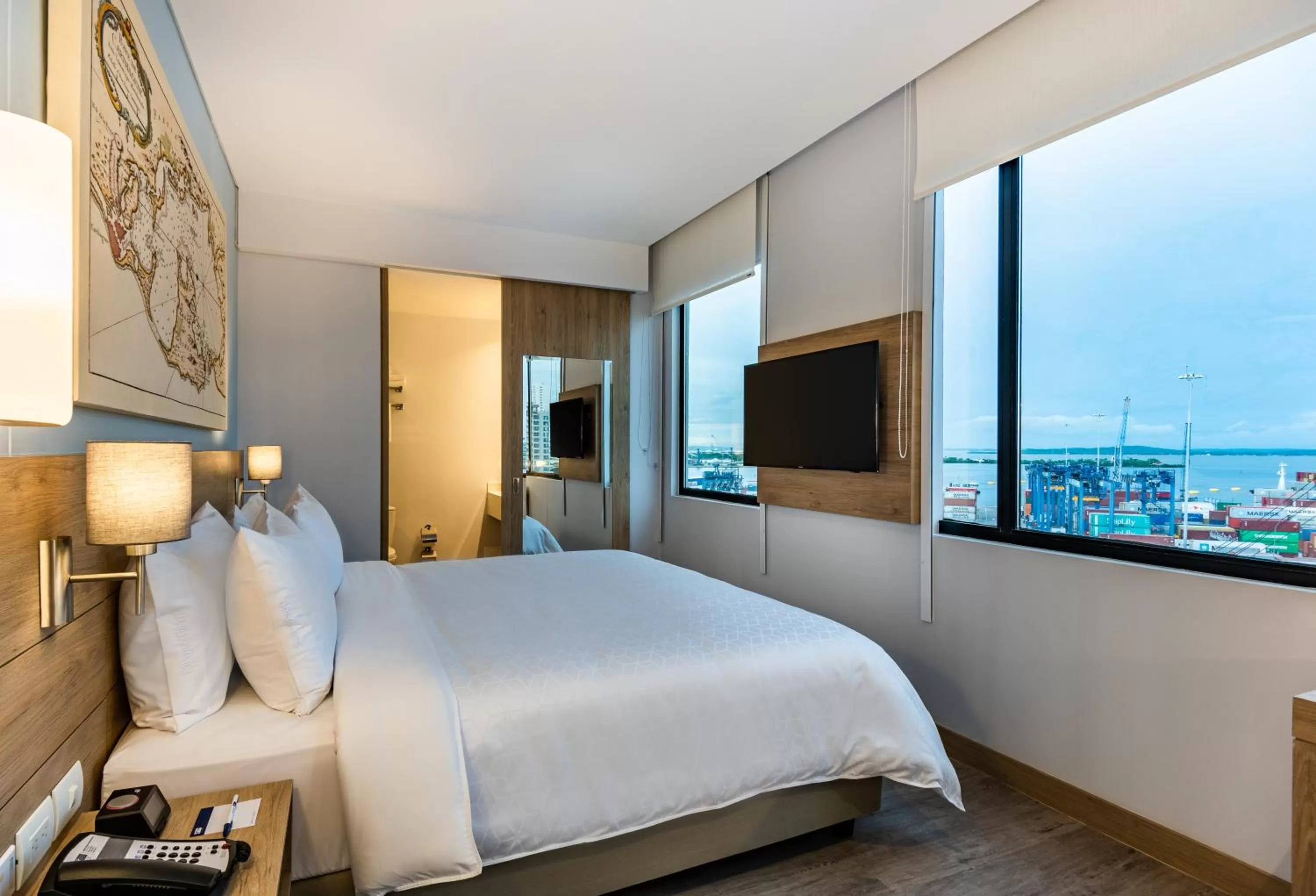 Photo of the whole room, Bed in Holiday Inn Express Cartagena Manga by IHG