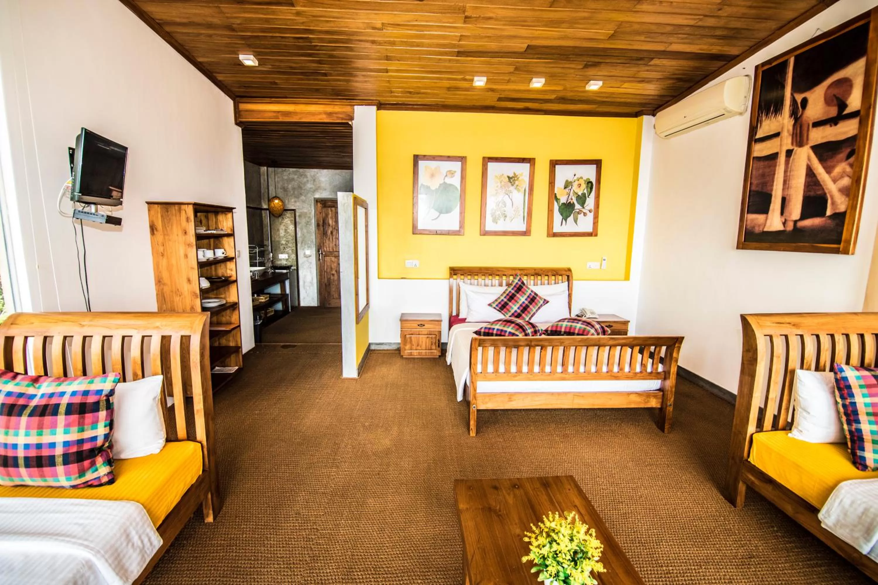 Living room, Bed in Ella Planters Bungalow