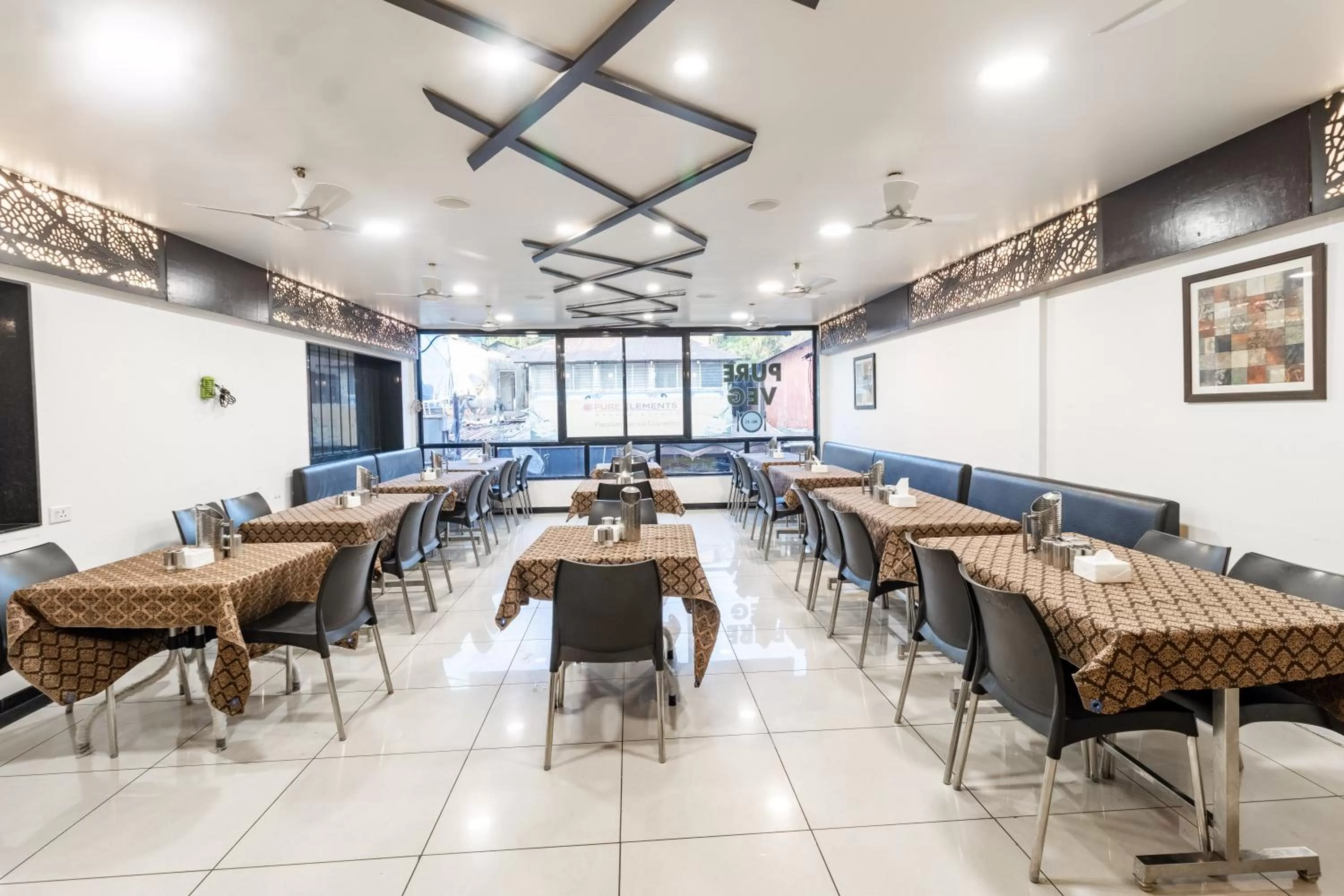 Restaurant/places to eat in Hotel Vyankatesh & Pure Veg Restaurant