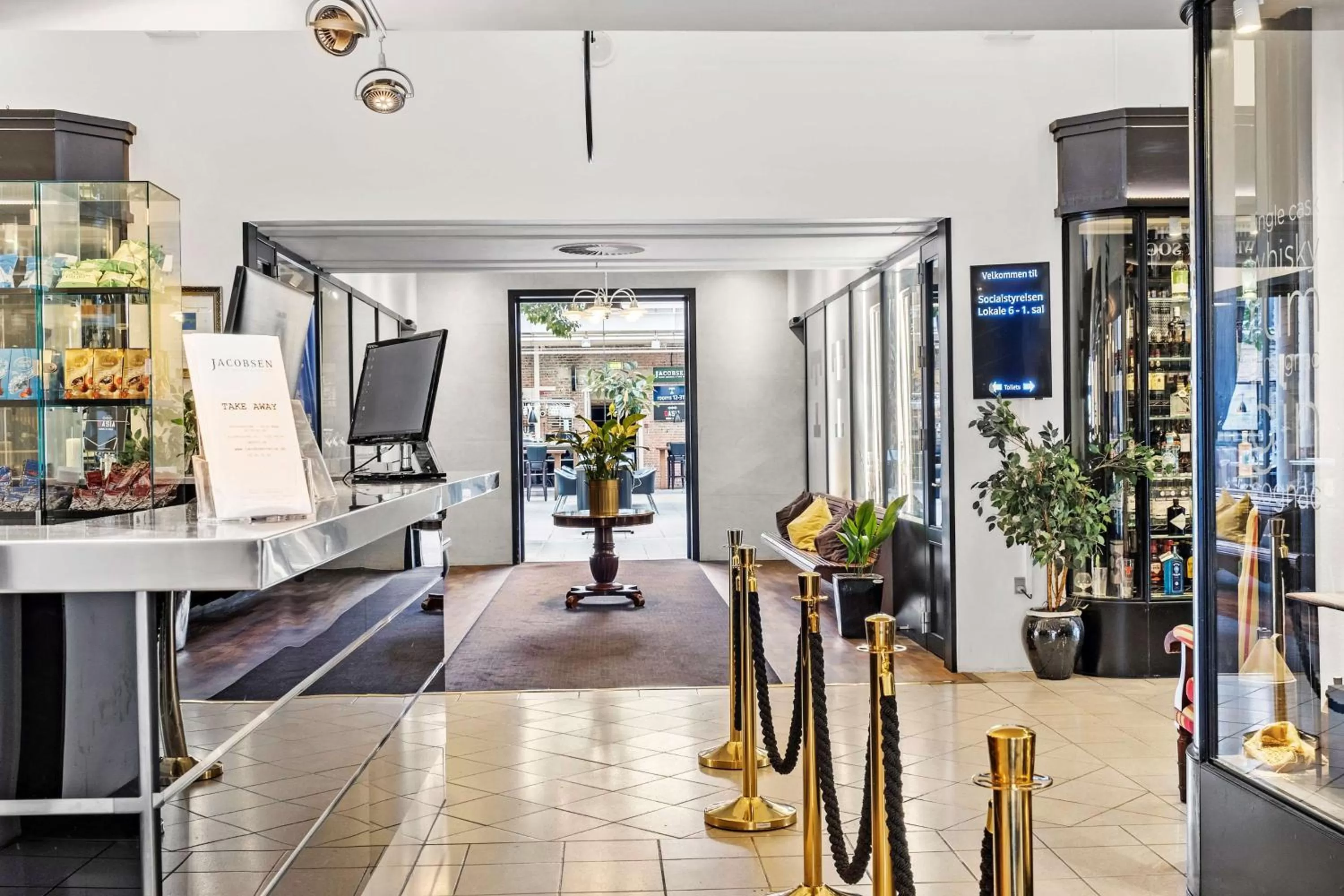 Lobby or reception in Best Western ToRVEhallerne