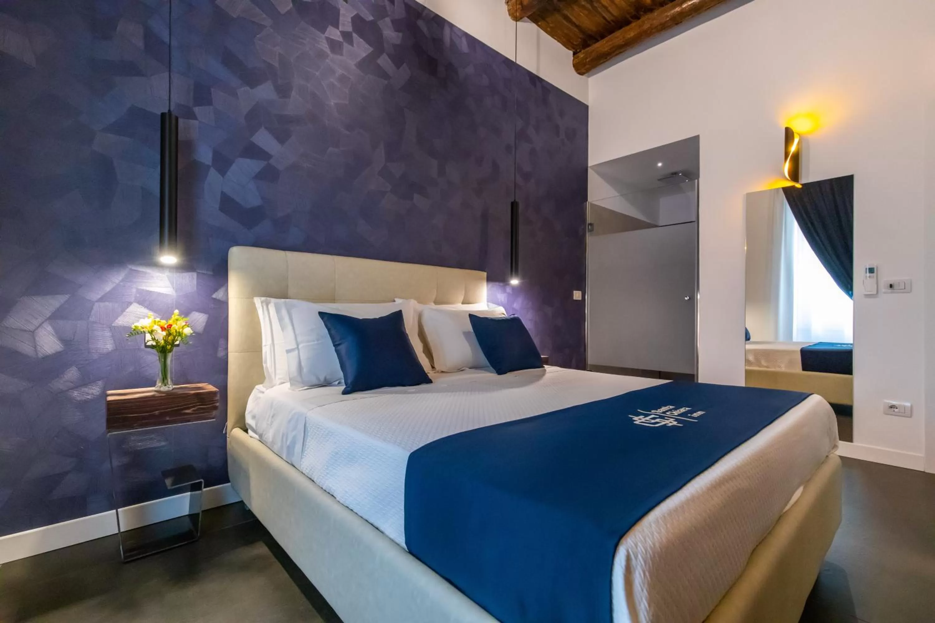 Shower, Bed in Santa Chiara Inn