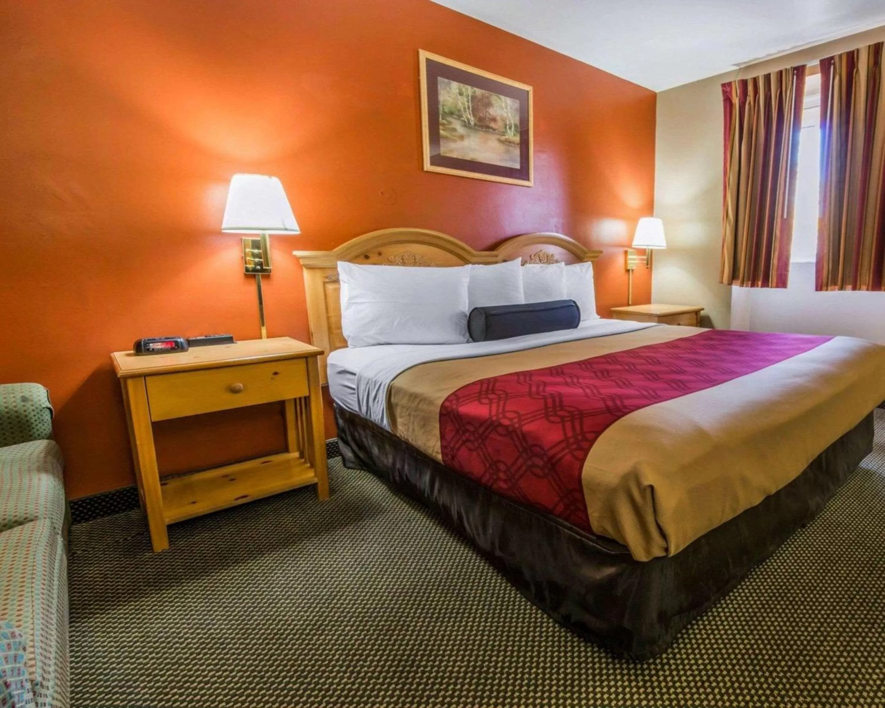 Photo of the whole room, Bed in Econo Lodge