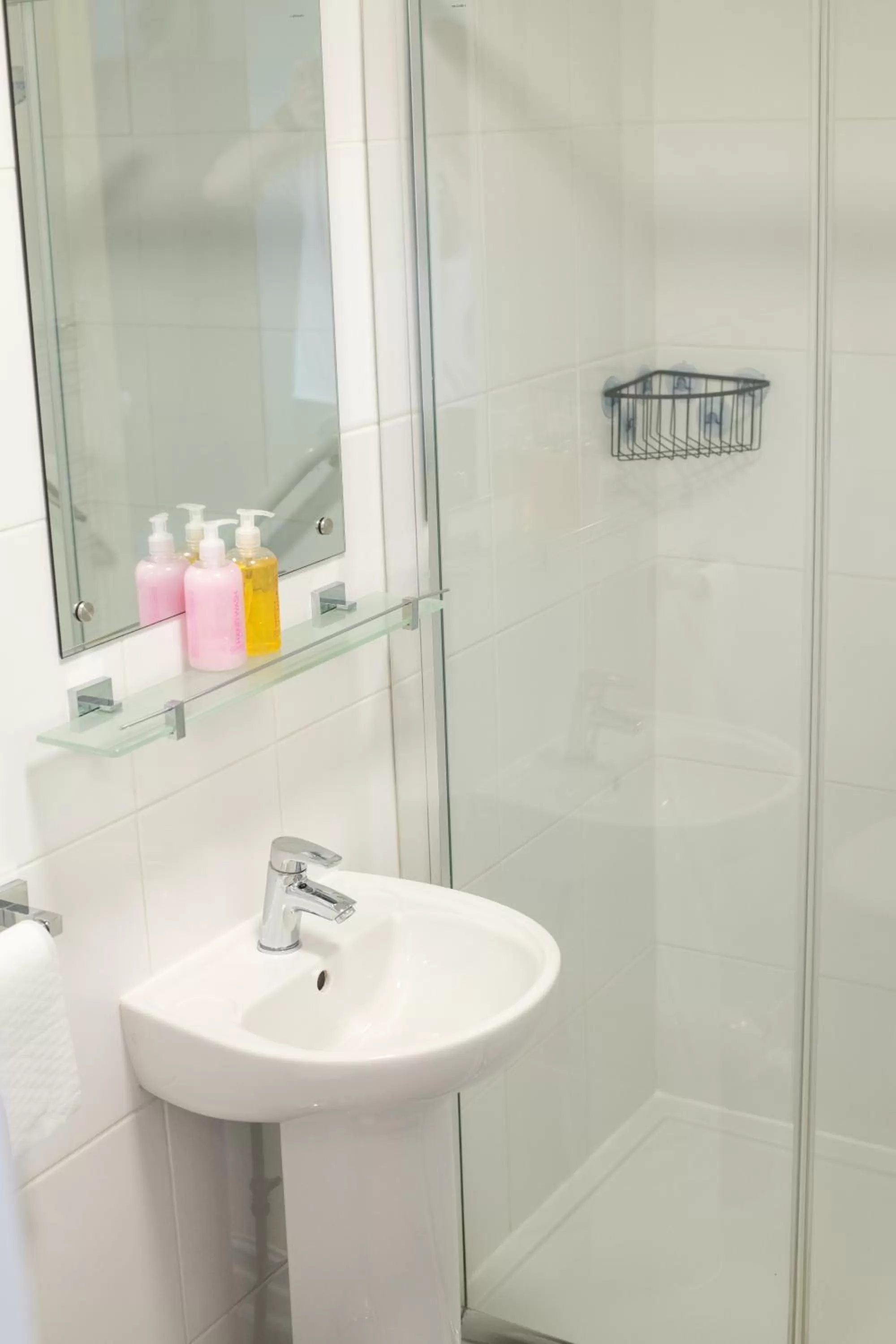 Shower in The Woodlands Hotel