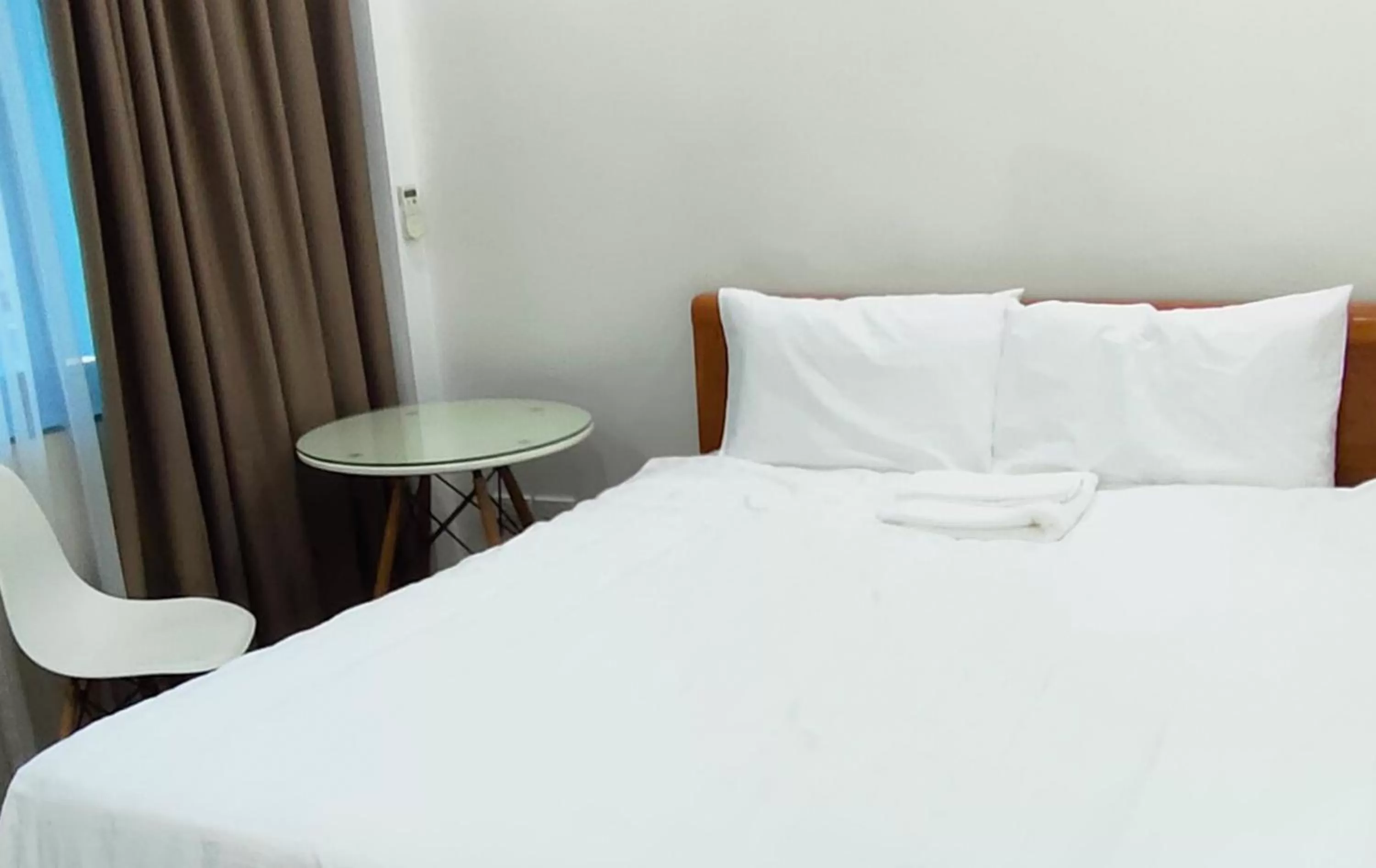 Bed in Era Apartment Đông Các