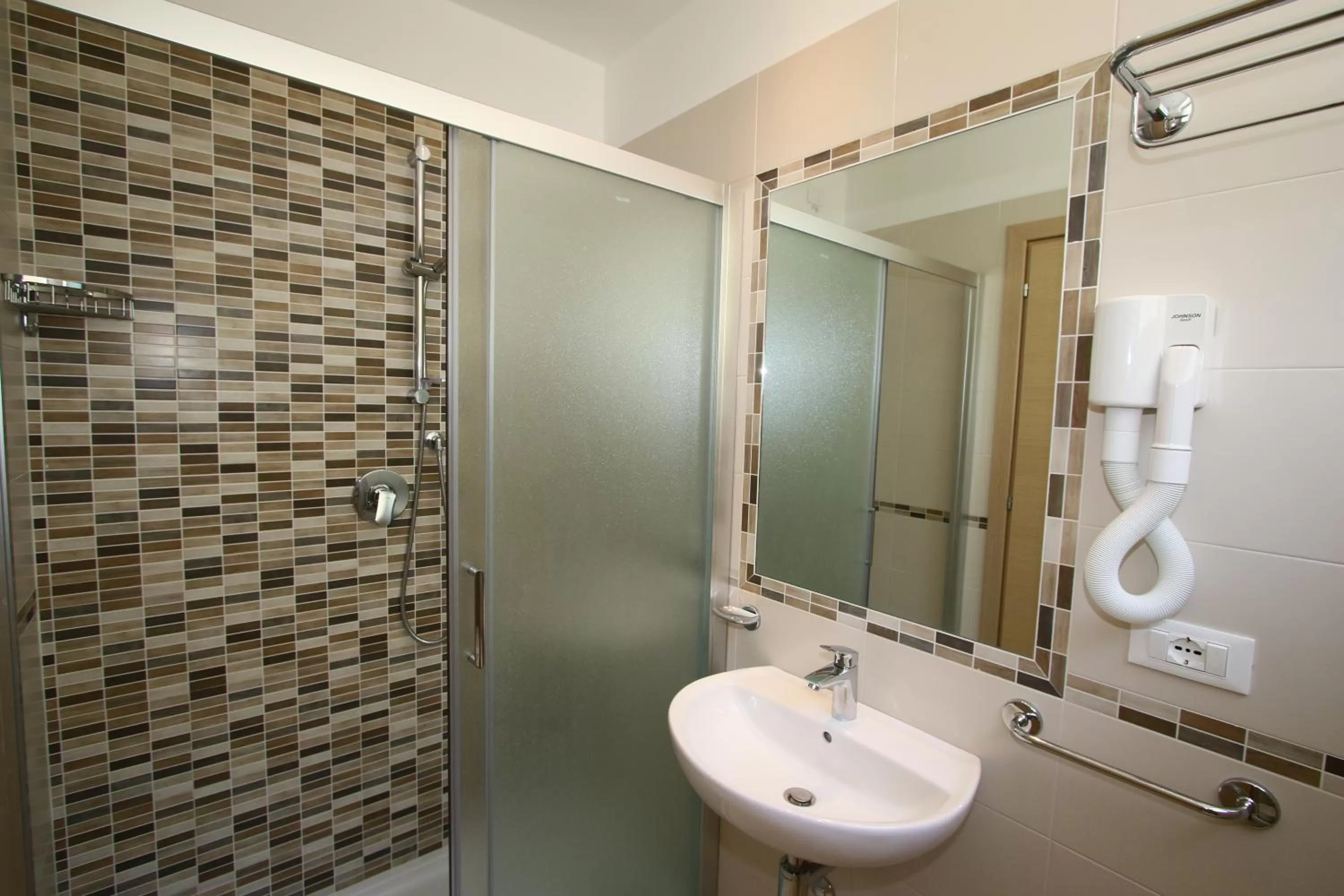 Shower in Beach Hotel Clerice