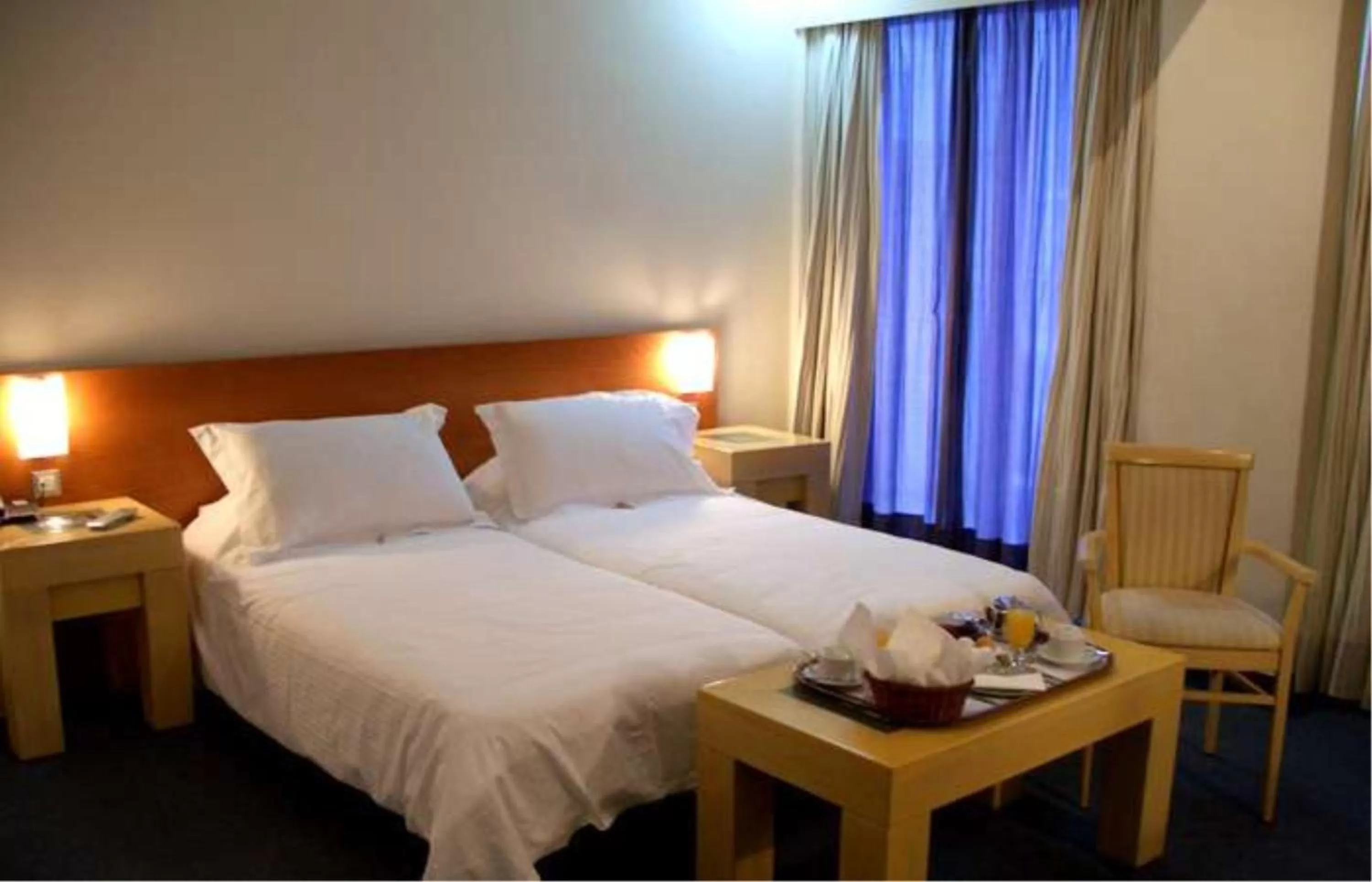 Toilet, Bed in Dorian Inn - Sure Hotel Collection by Best Western