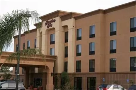 Facade/entrance in Hampton Inn Visalia