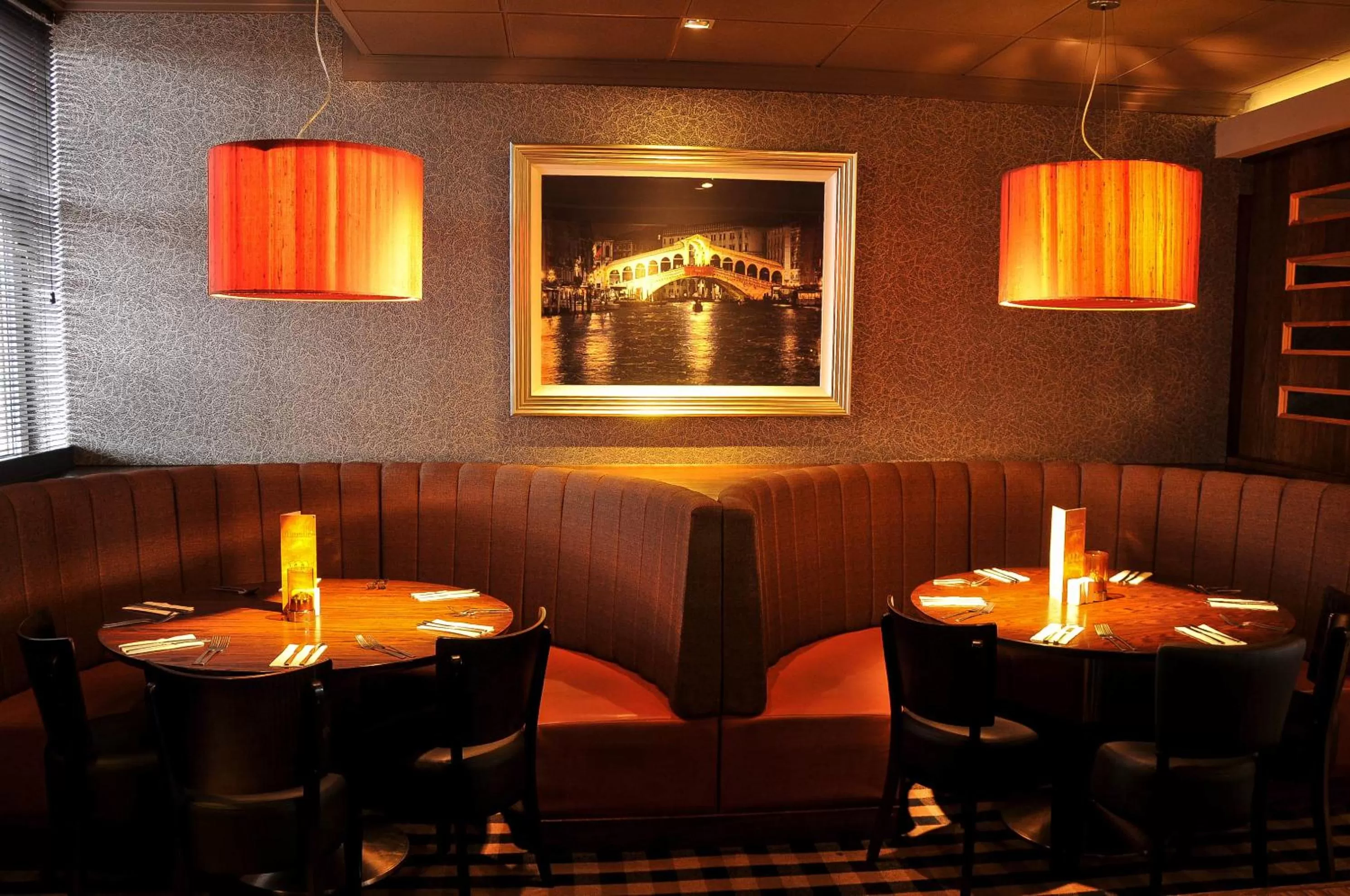 Restaurant/places to eat in Mondo Hotel