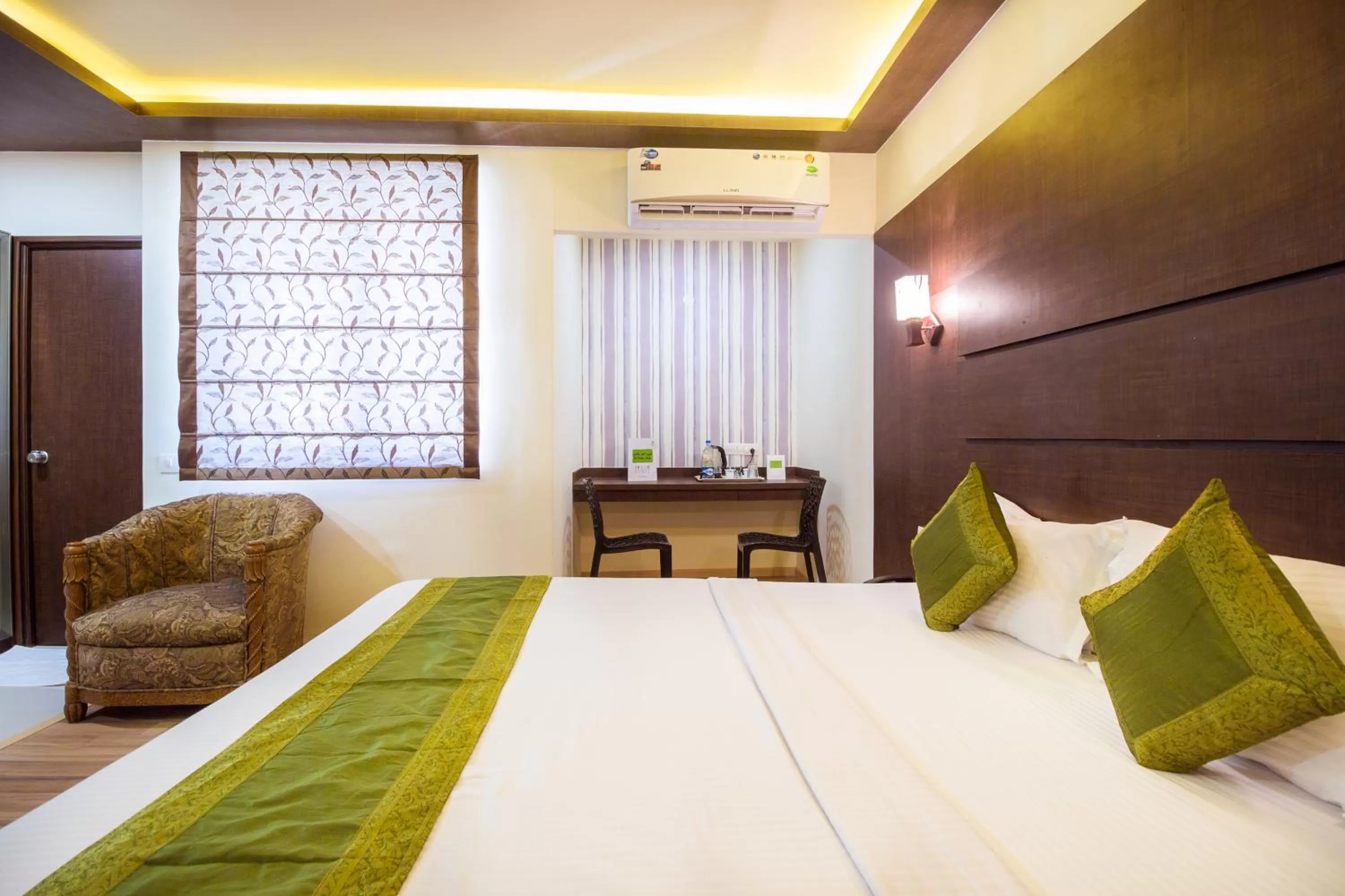 Bedroom, Bed in Itsy Hotels Arastu Inn