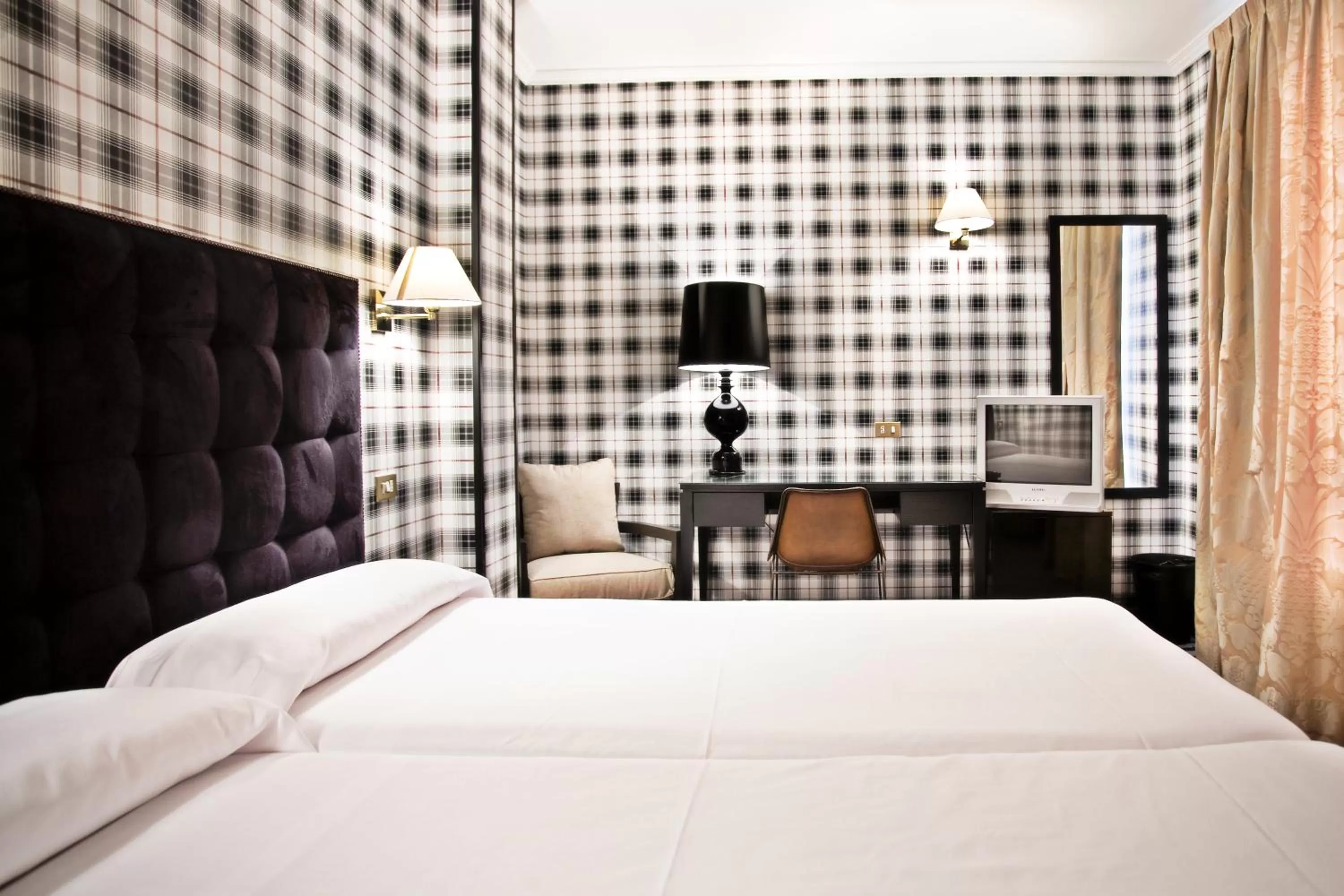 Photo of the whole room, Bed in Hotel Clarin