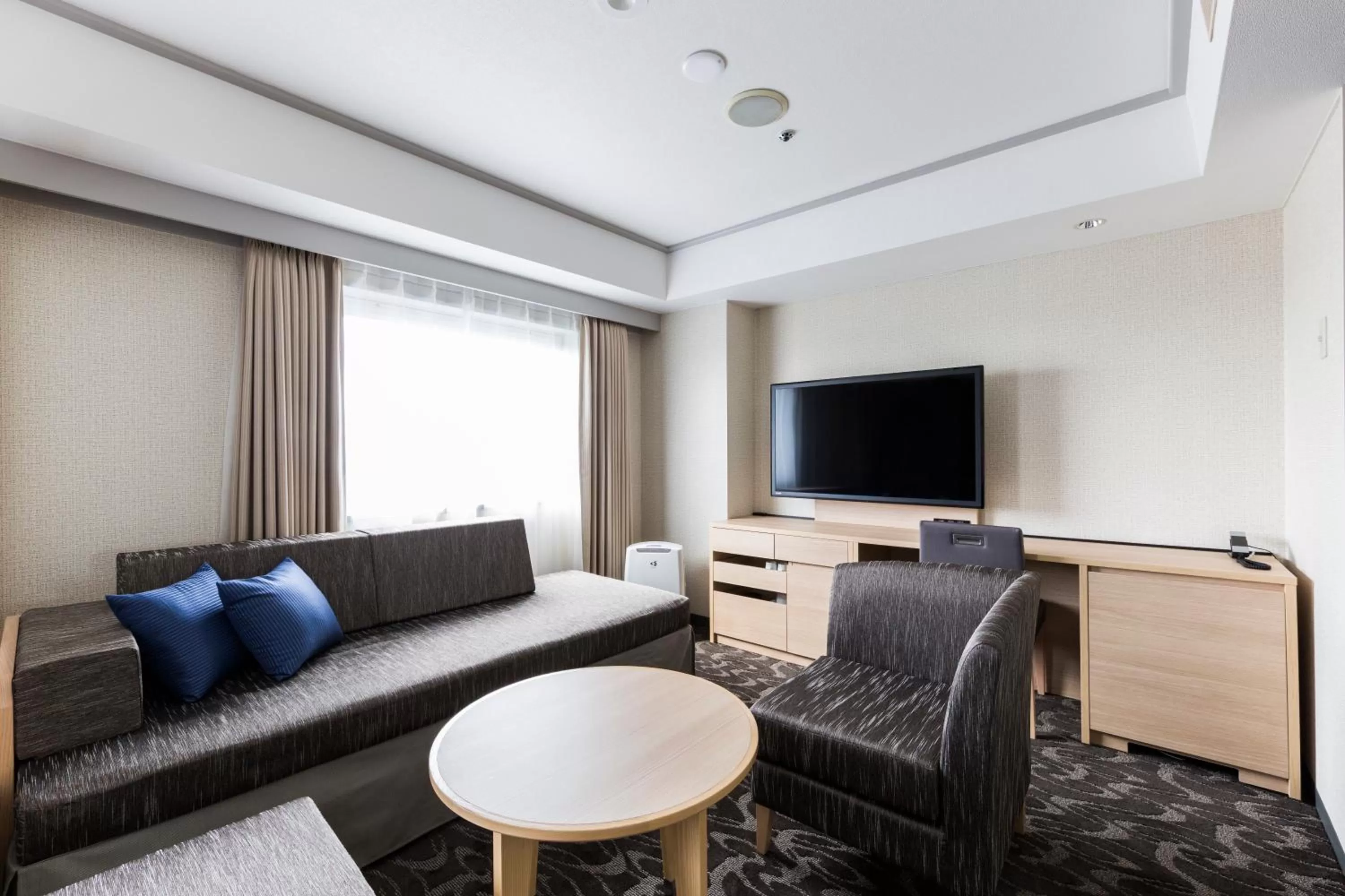 Living room in Shin Osaka Esaka Tokyu REI Hotel
