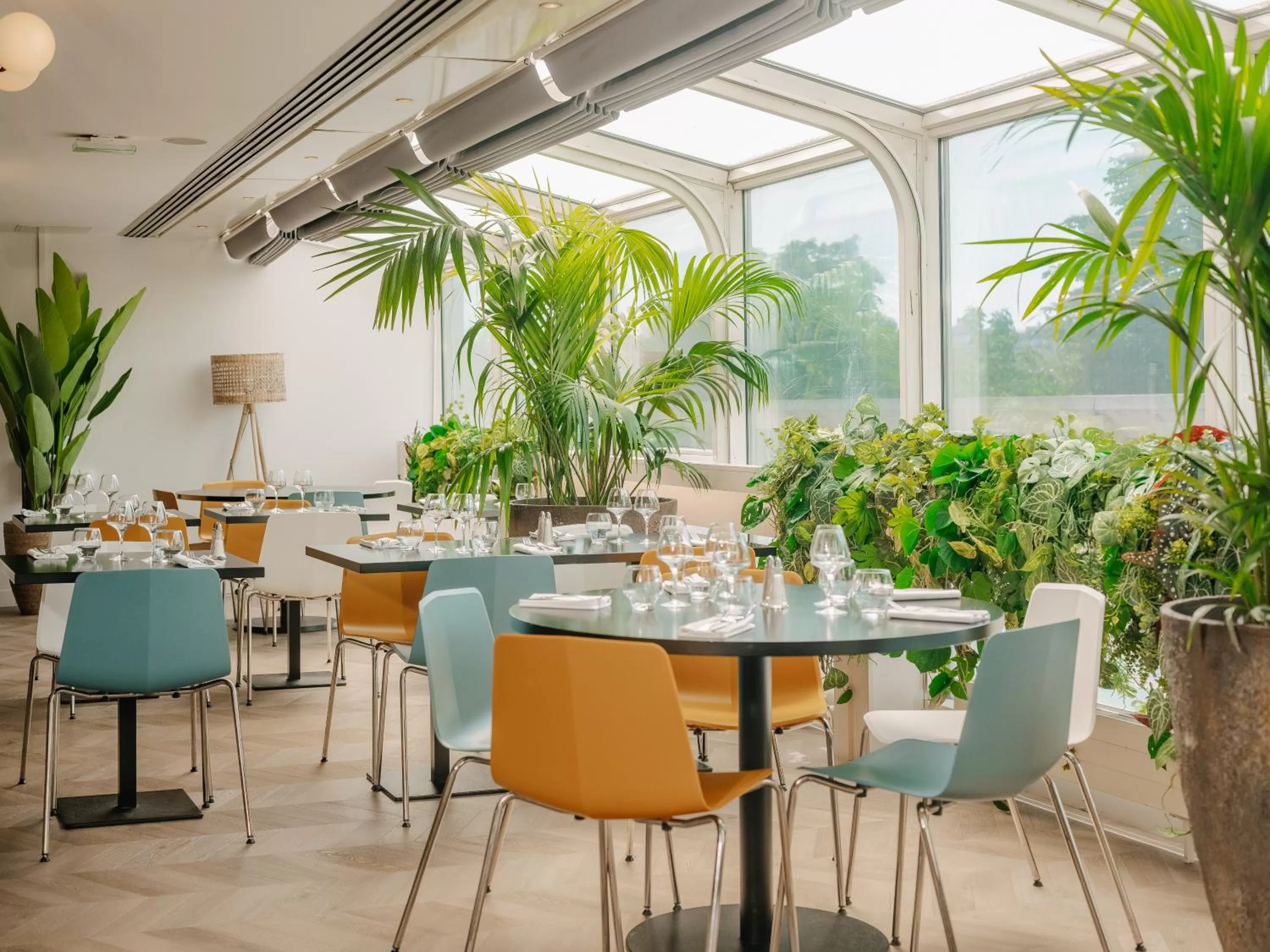 Restaurant/places to eat in Novotel Paris Centre Tour Eiffel