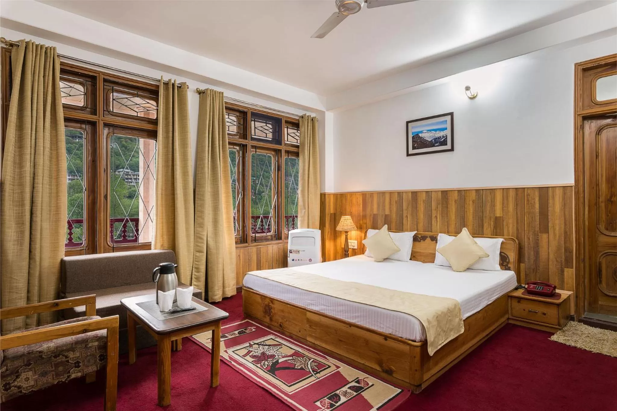 Bed in Hotel Kullu Valley