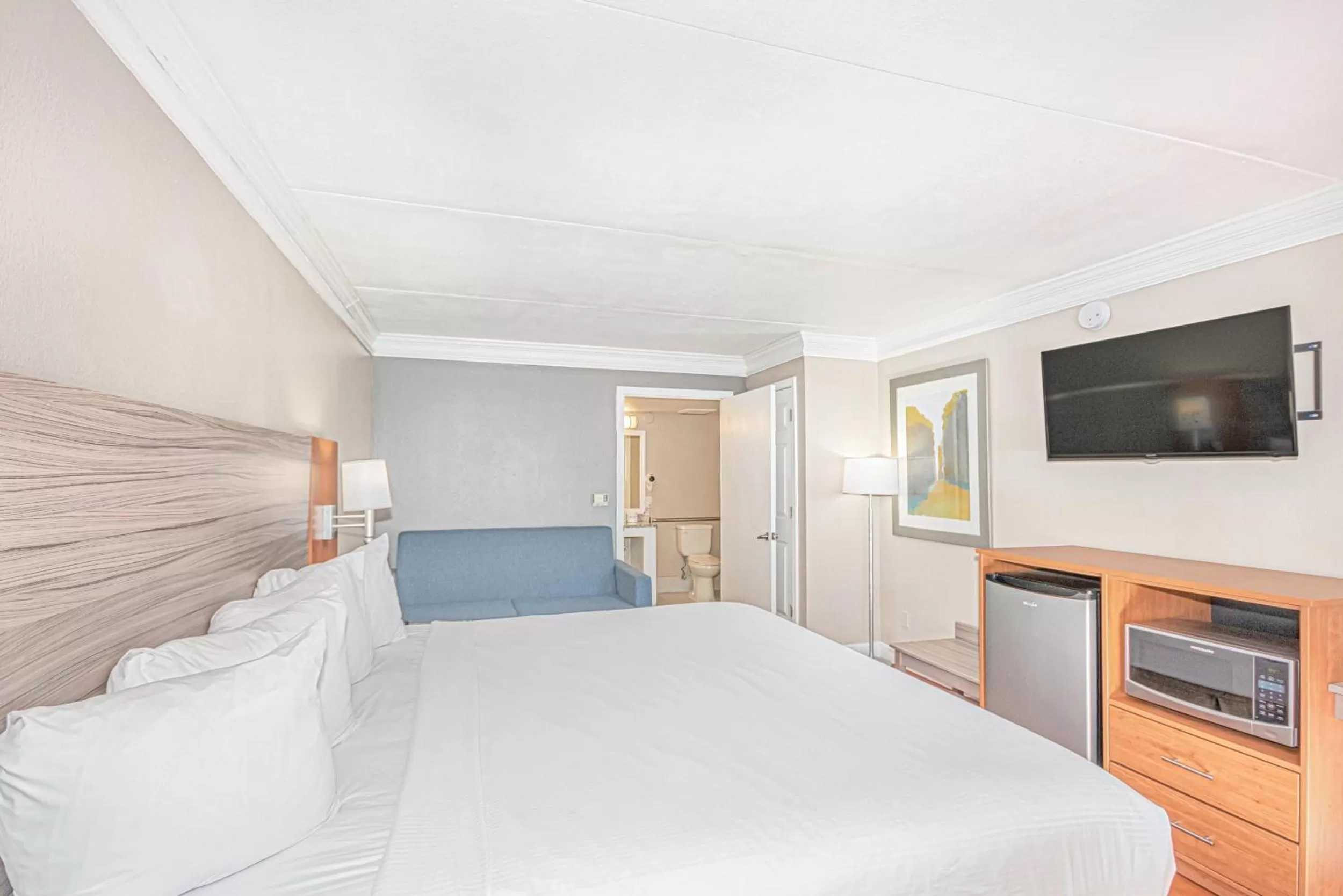 Bed in Casa Bella Inn & Suites Extended Stay