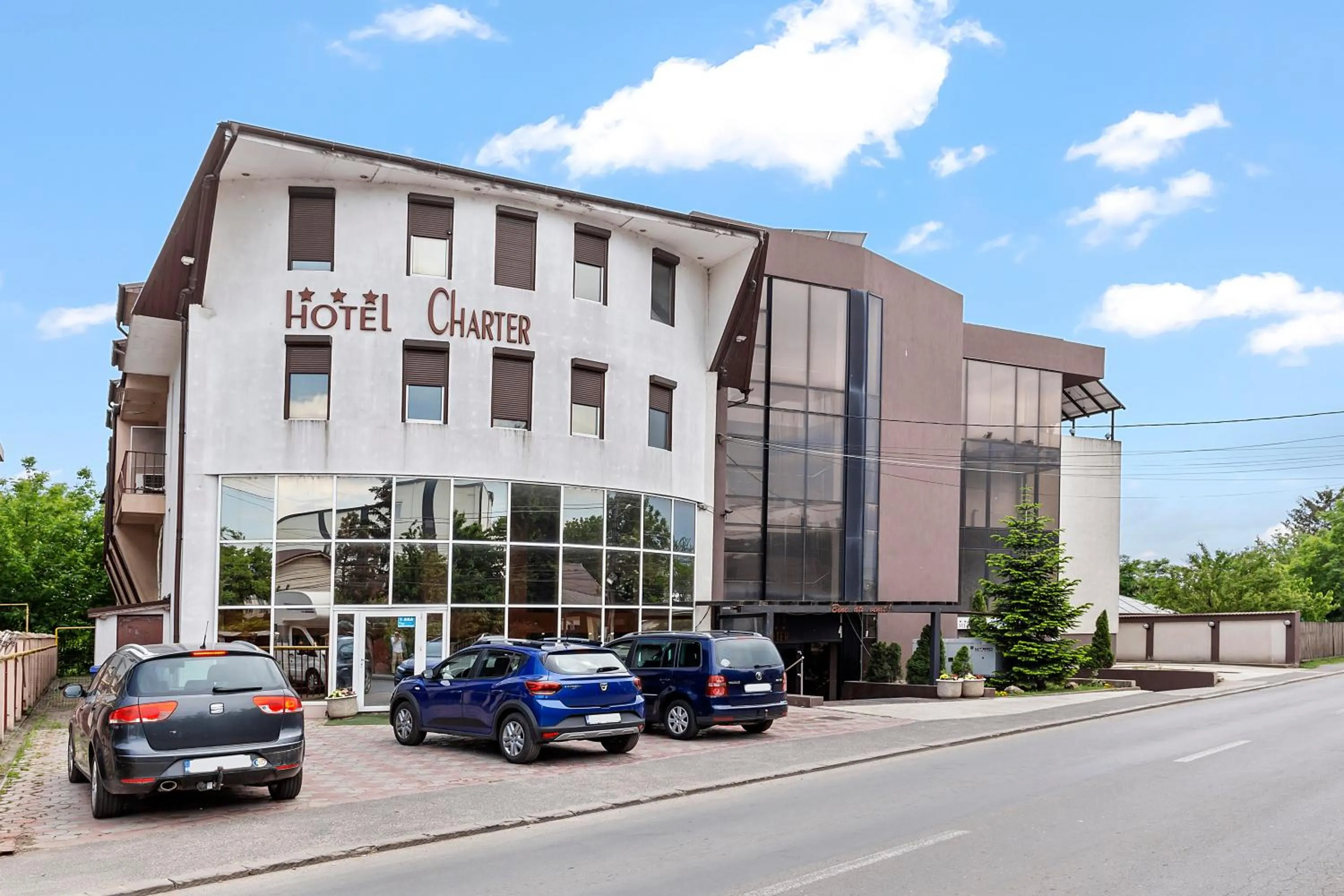Property building in Hotel Charter Otopeni