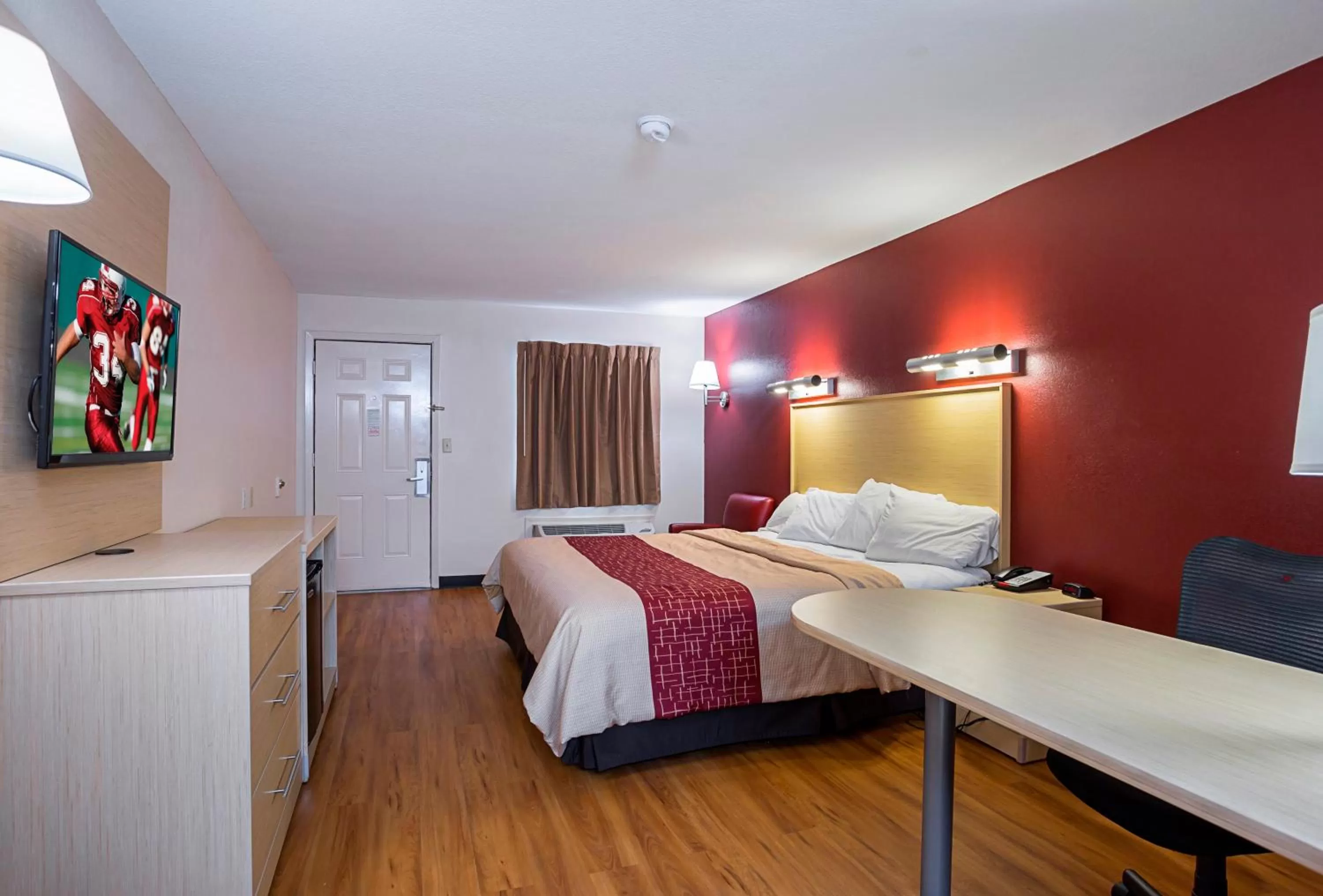 Bedroom, Bed in Red Roof Inn West Memphis, AR