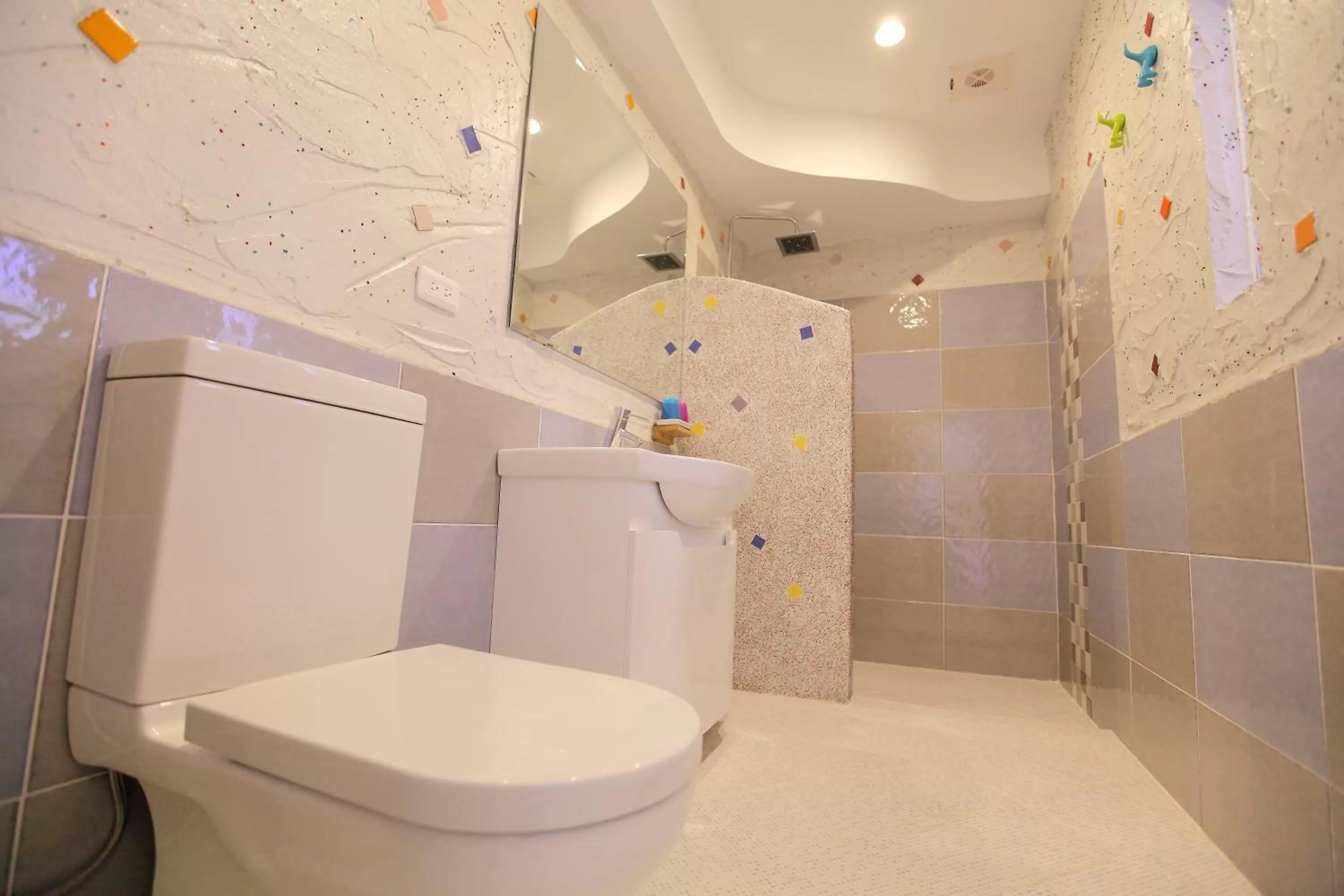 Shower in Edinburgh 16 Inn