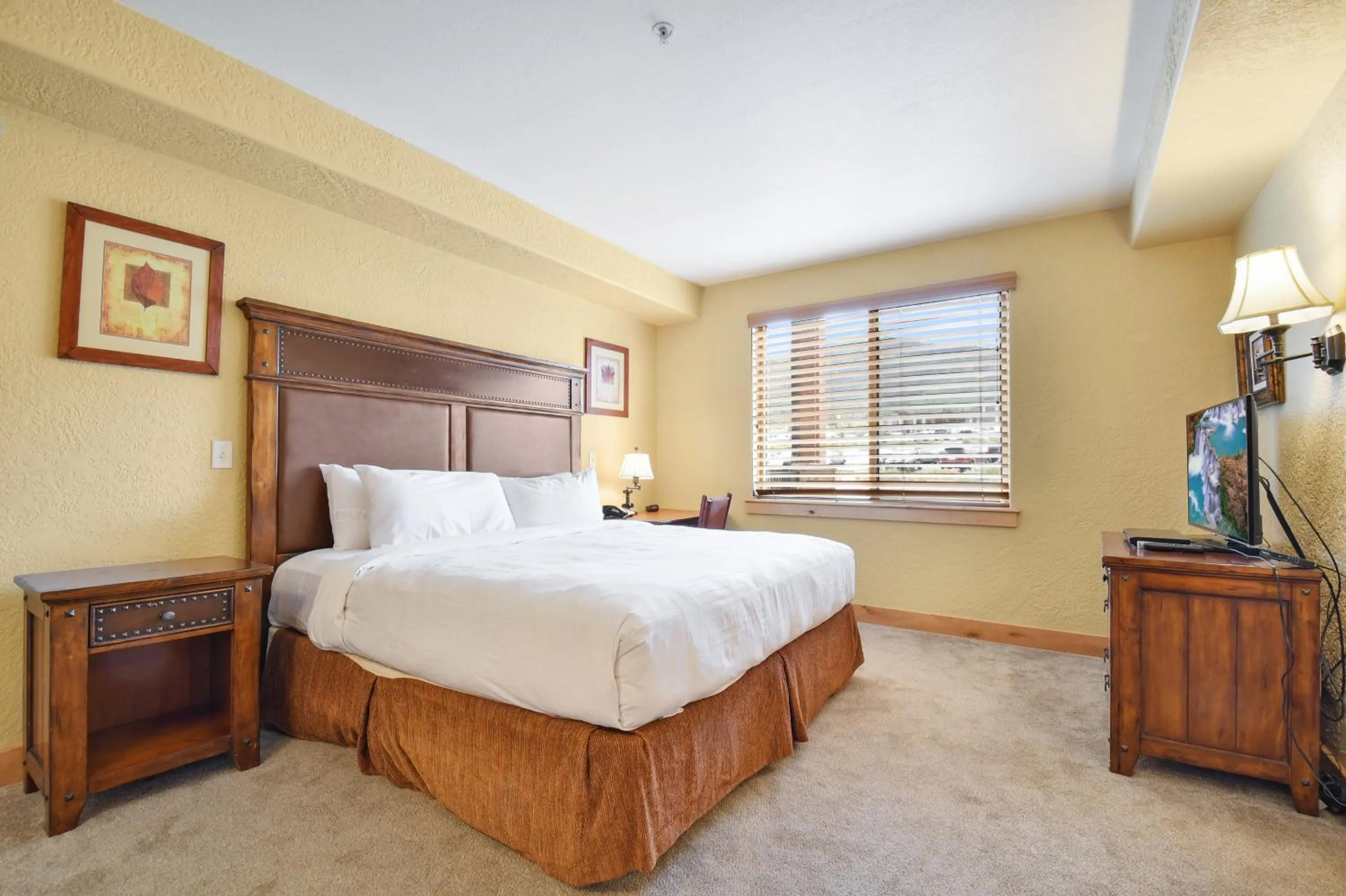 Bed in Silverado Lodge by Park City - Canyons Village