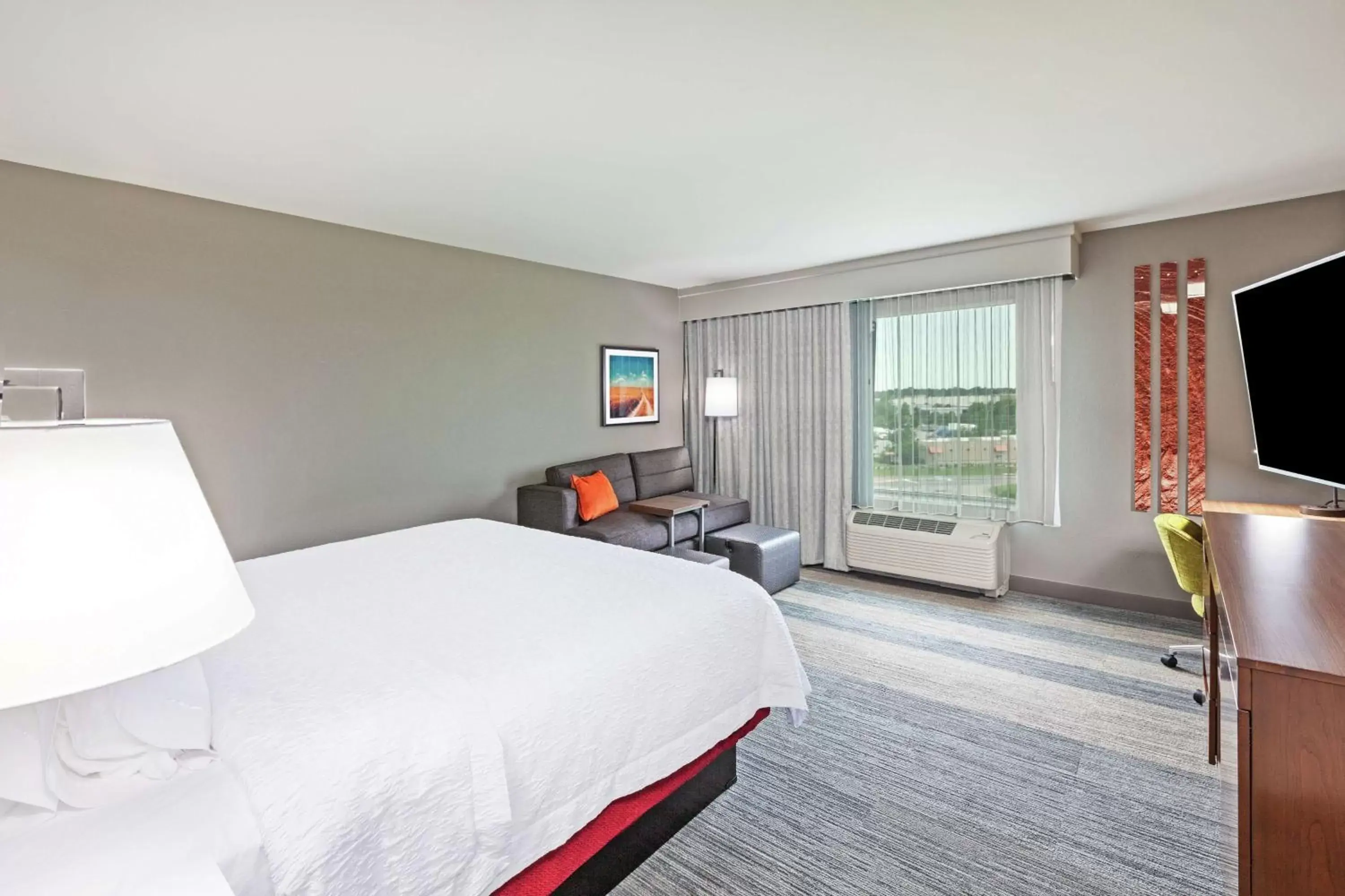 King Room - Non-Smoking in Hampton Inn Gardner King Room - Non-Smoking in Hampton Inn Gardner