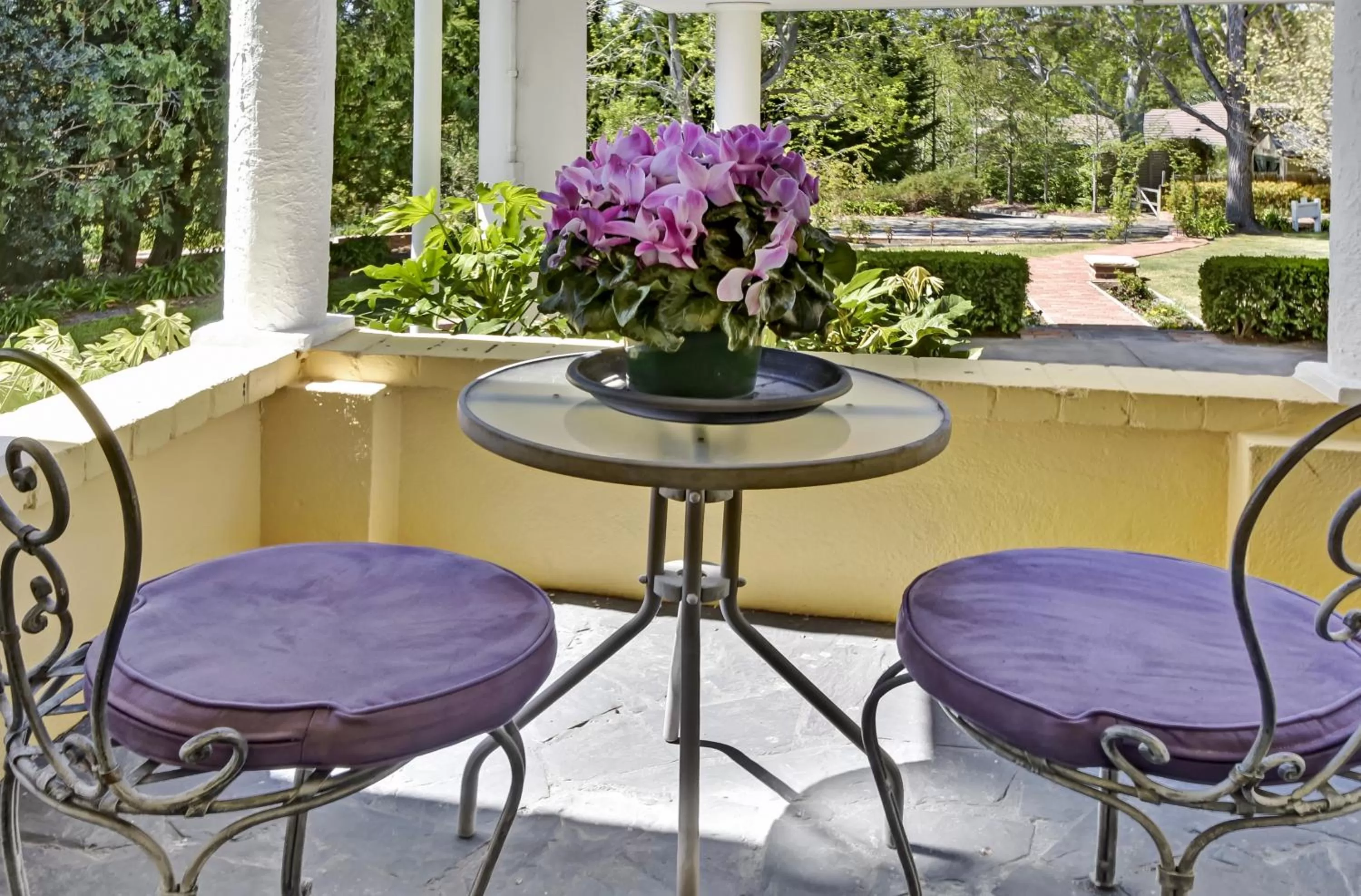 Facade/entrance, Balcony/Terrace in Bundanoon Lodge