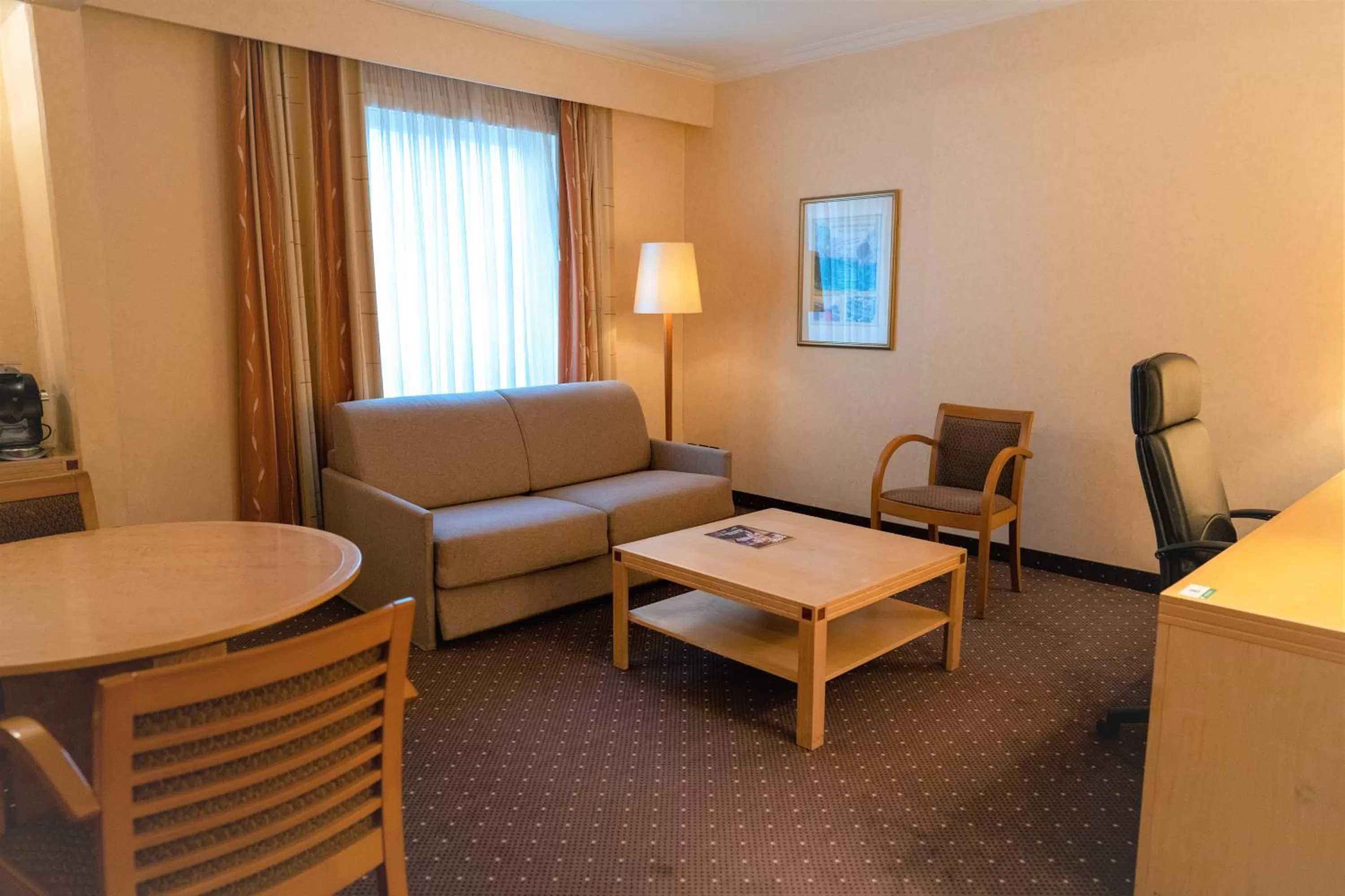 Seating area in Holiday Inn Gent Expo by IHG