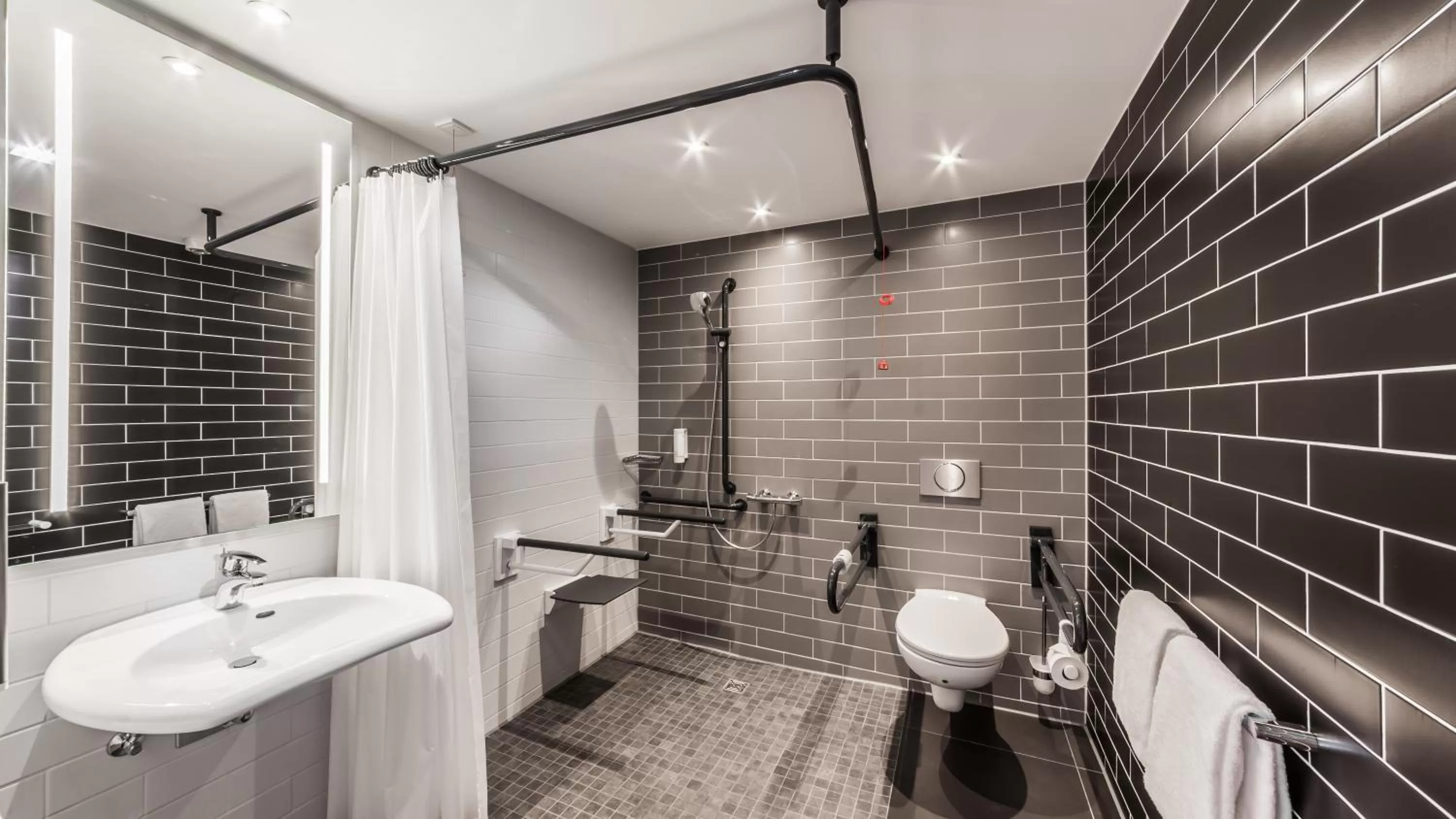 Bathroom in Holiday Inn Express - MUNICH NORTH by IHG