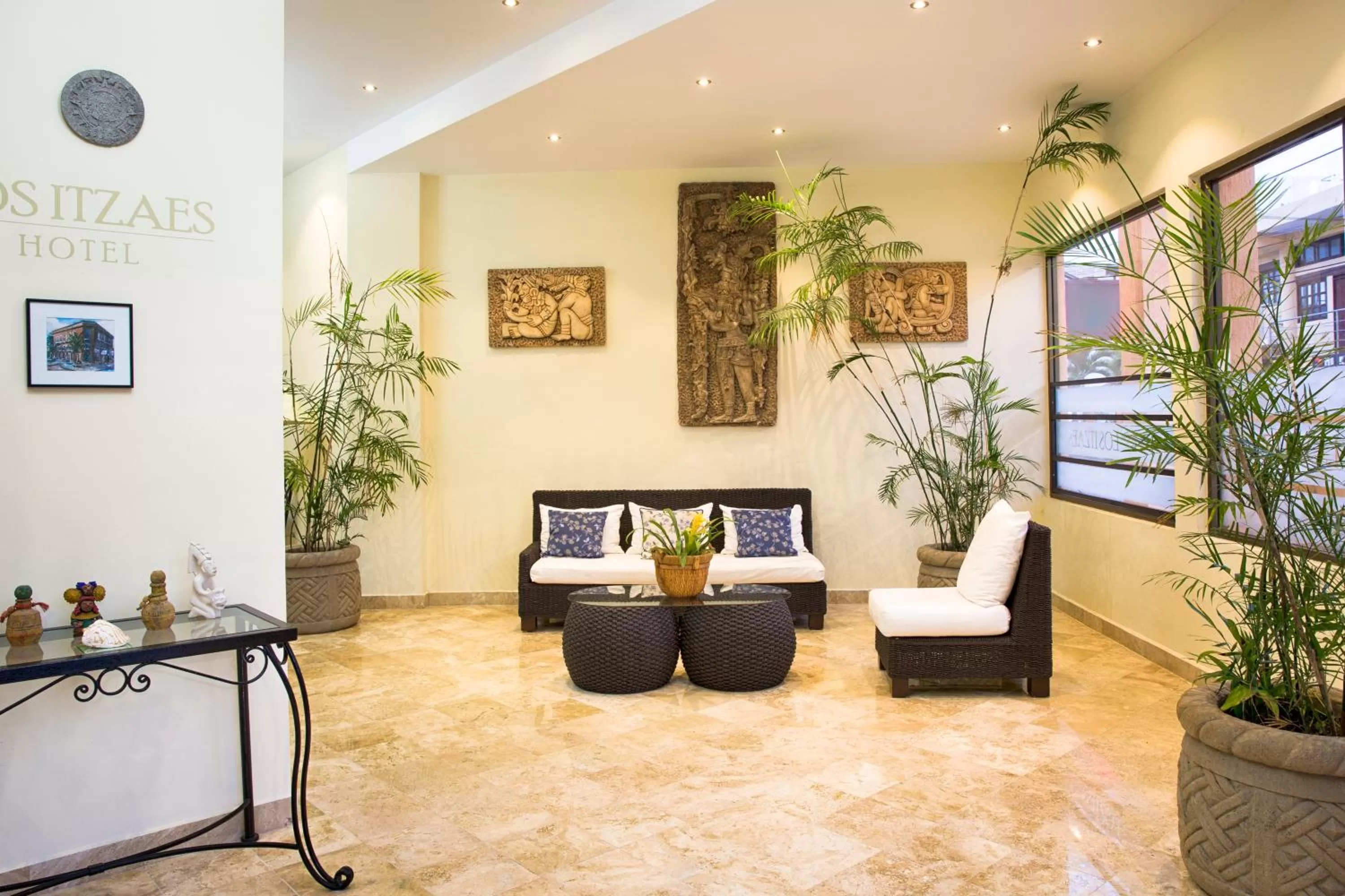 Lobby or reception in Hotel Los Itzaes by 5th av
