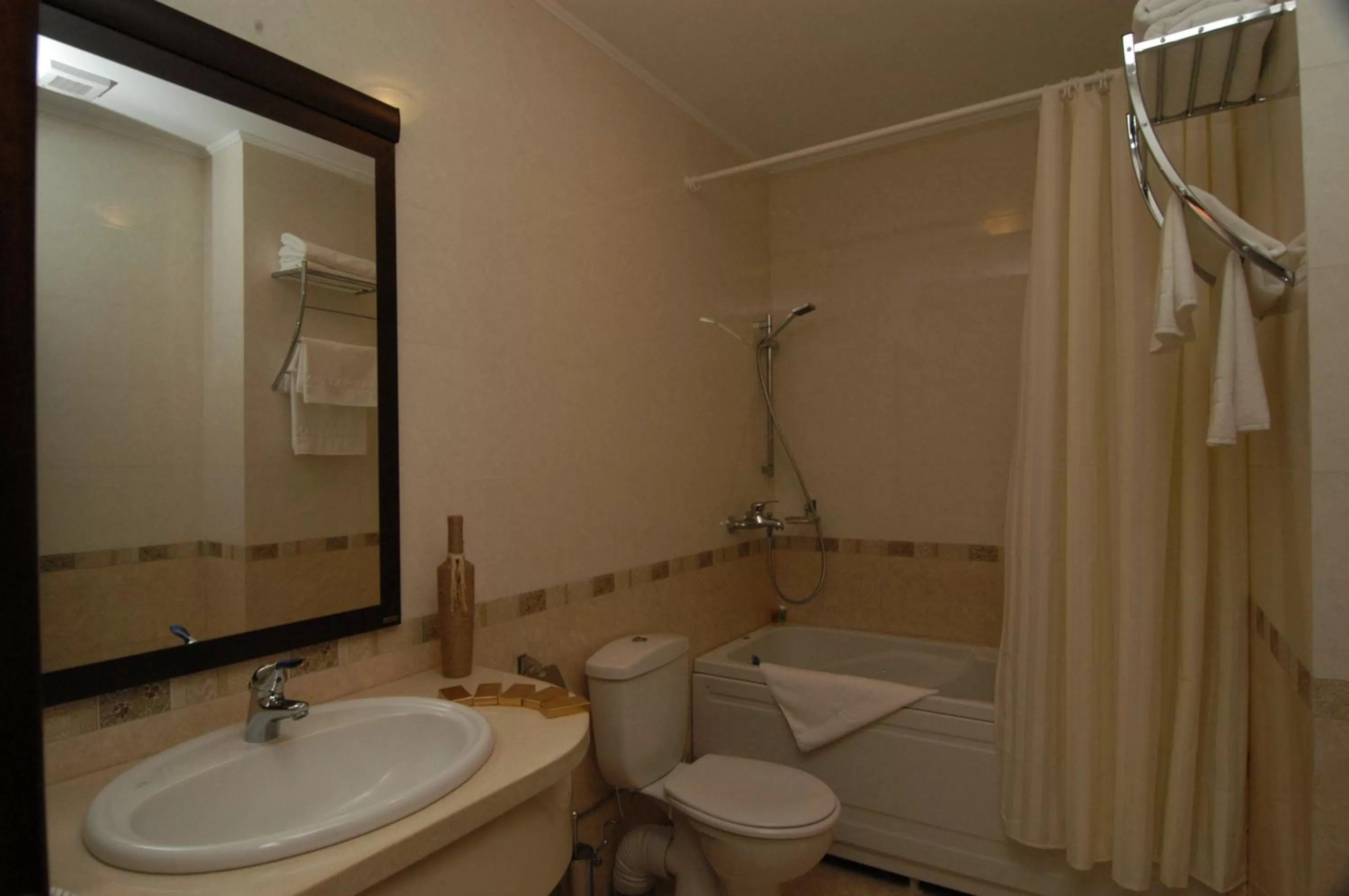 Toilet in Manhattan Hotel & Restaurant