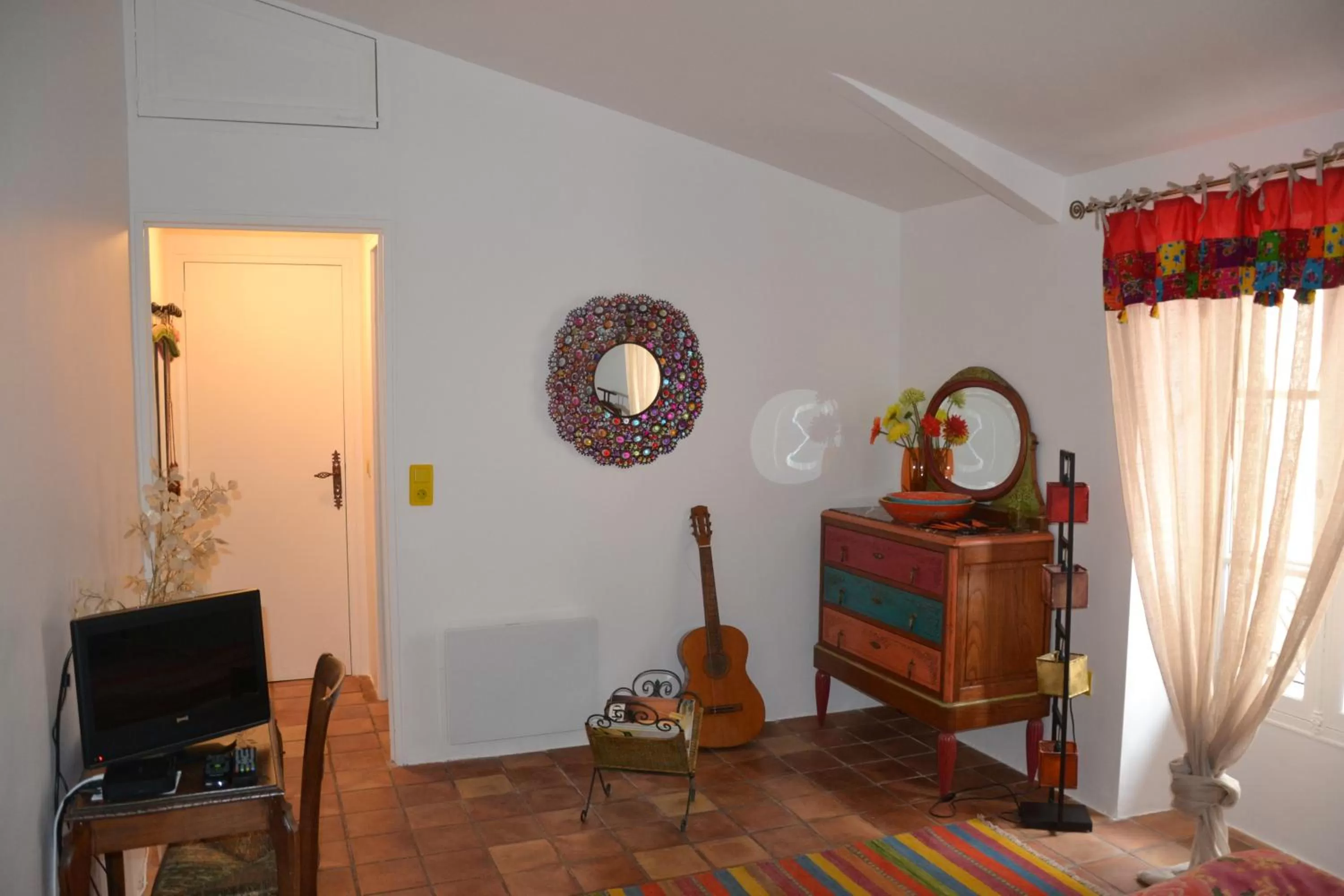 Bedroom, Seating Area in Maison Saint Louis avec Jacuzzi