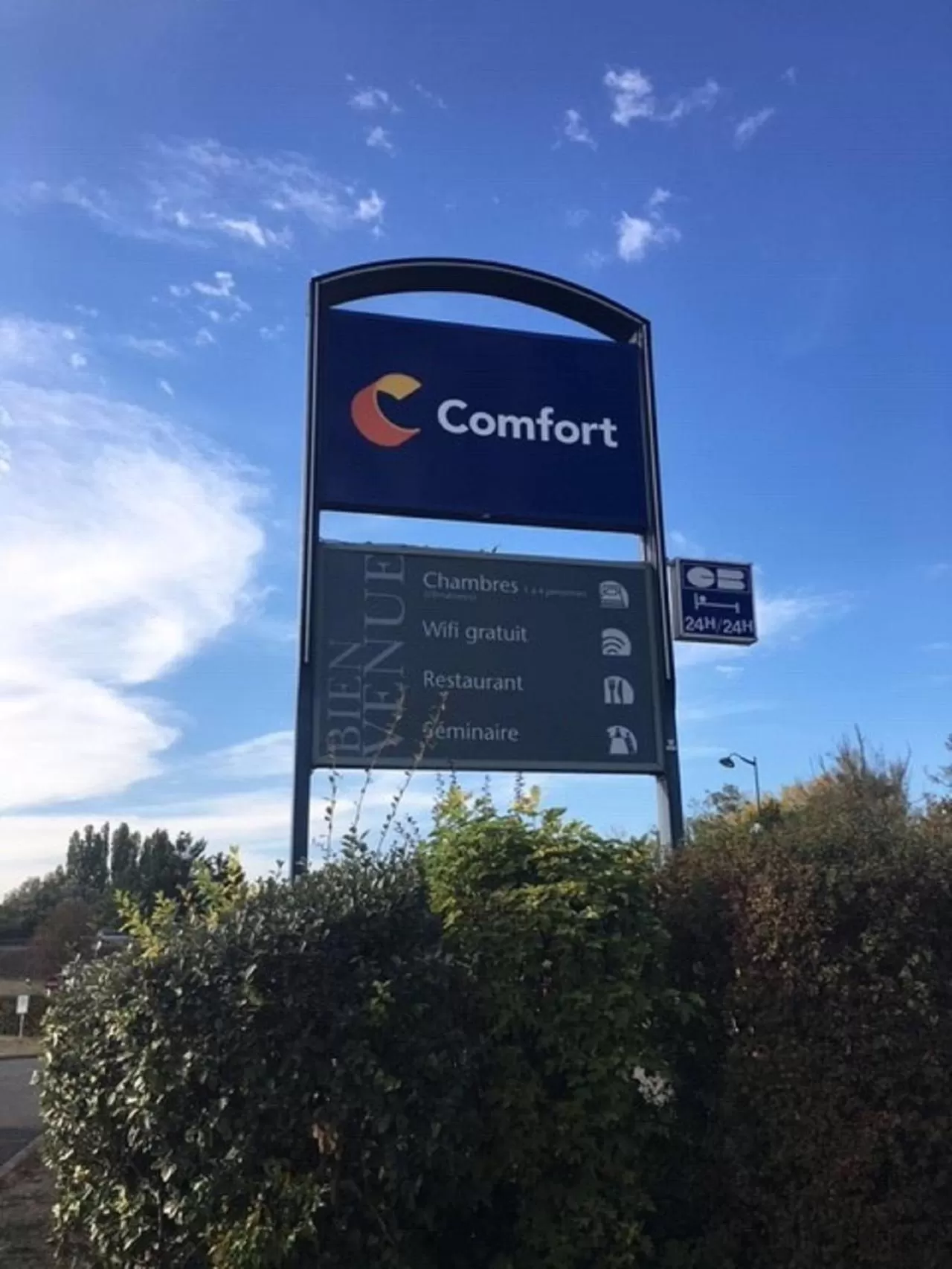 Property logo or sign in Comfort Hotel Etampes