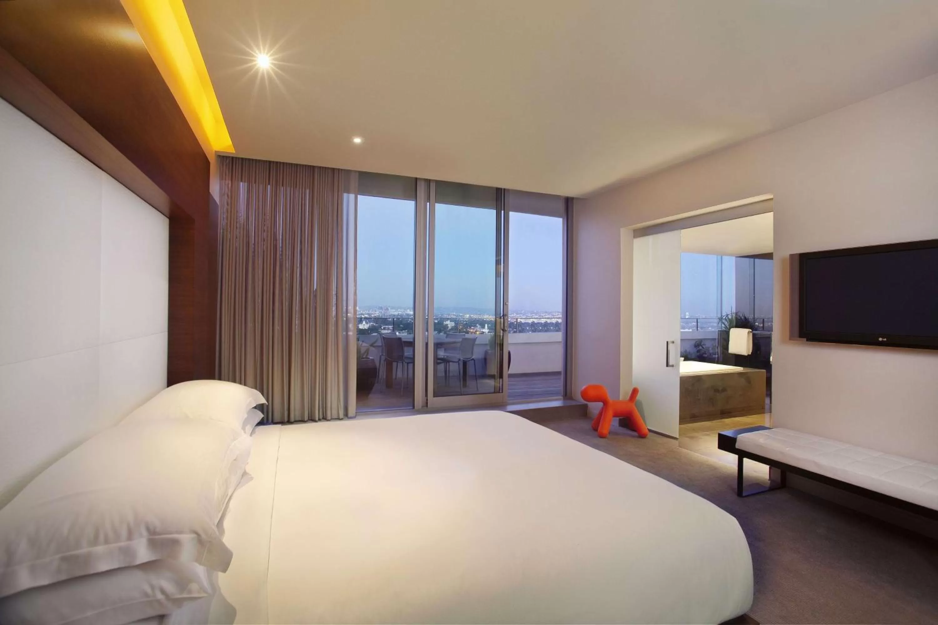 Photo of the whole room, Bed in Andaz West Hollywood, By Hyatt